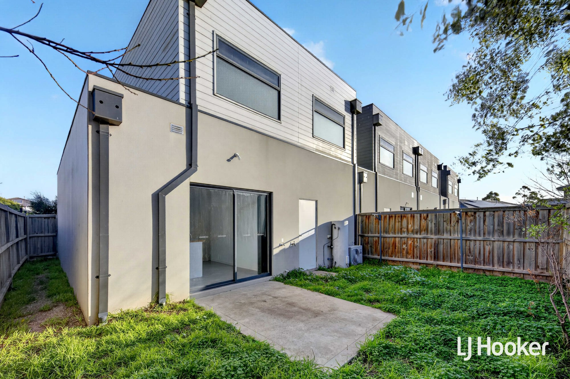 2/16 Chevron Street — photo 12 of 12