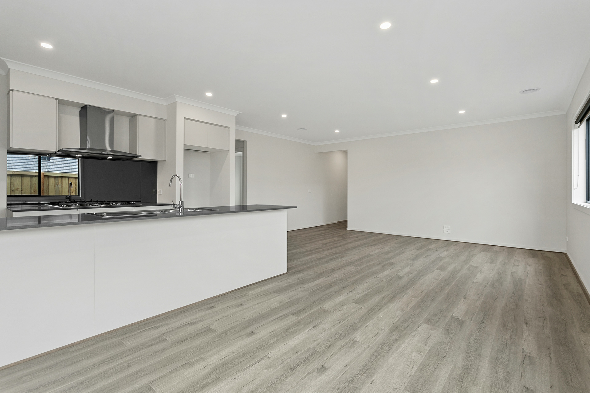 11 Bainbridge Road — photo 4 of 8