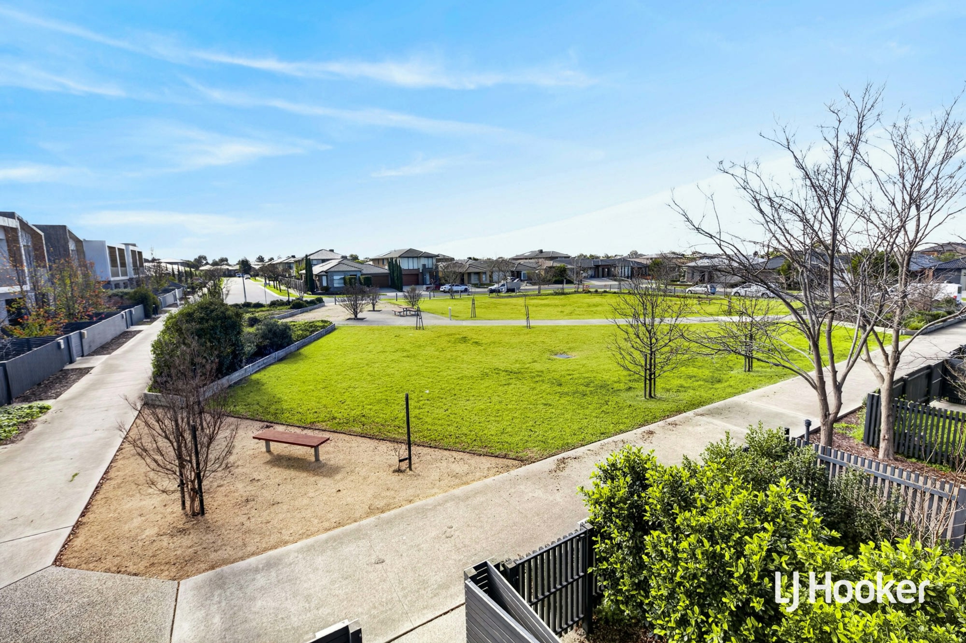 16 Broadside Walk — photo 10 of 16