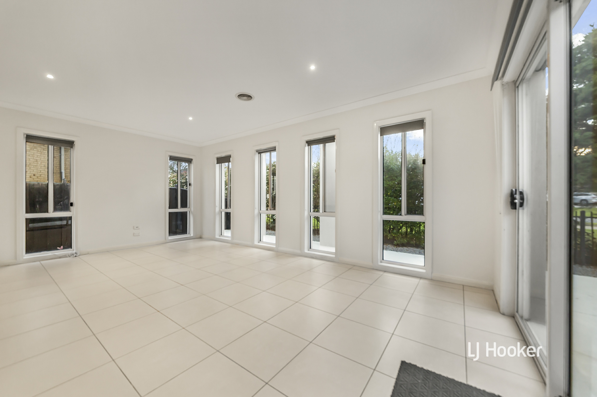 74 Vaucluse Boulevard — photo 8 of 19