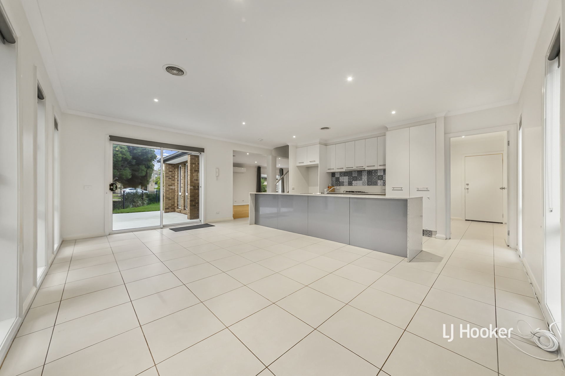 74 Vaucluse Boulevard — photo 9 of 19