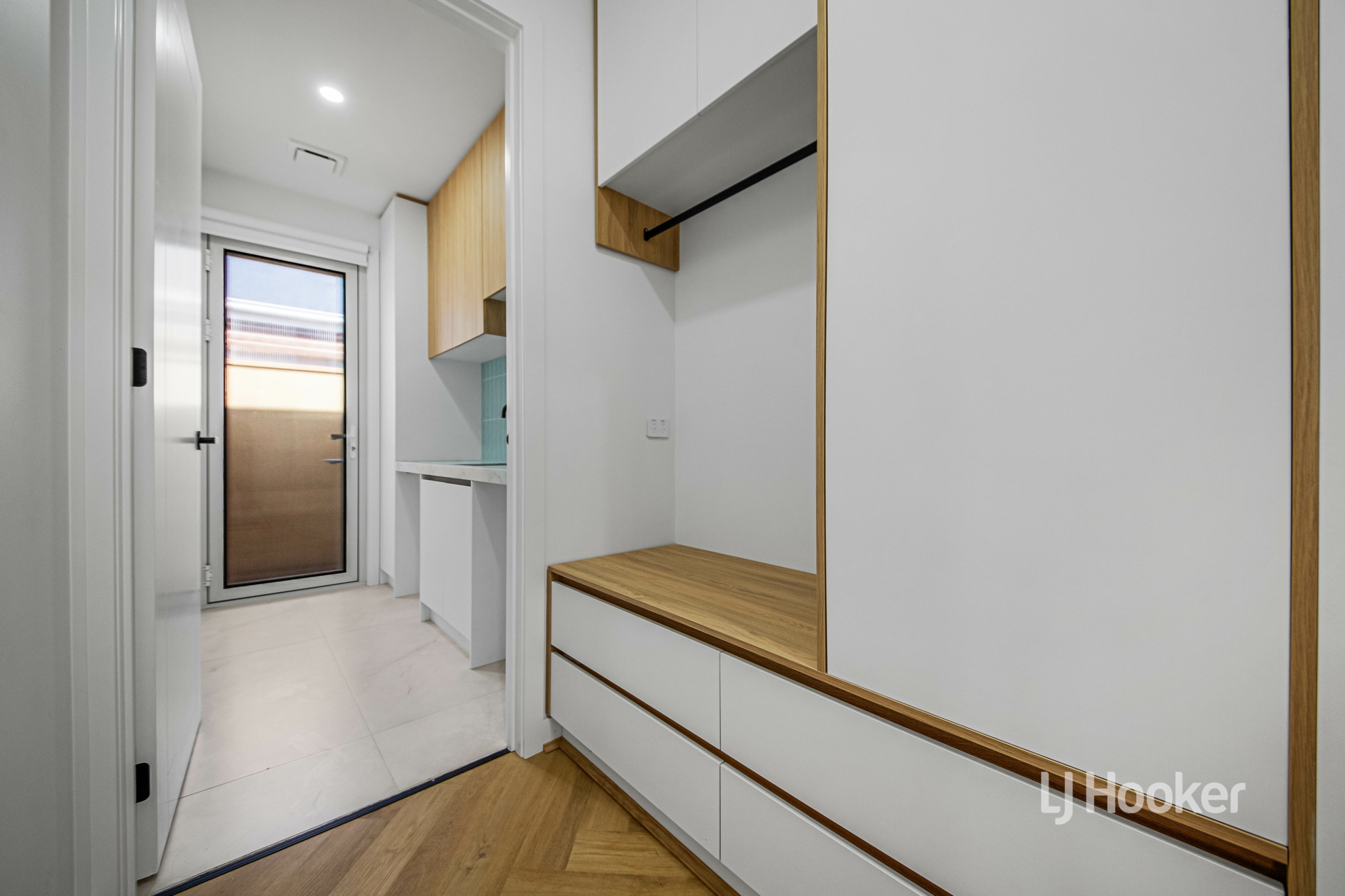 27 Rosedale Circuit — photo 8 of 21