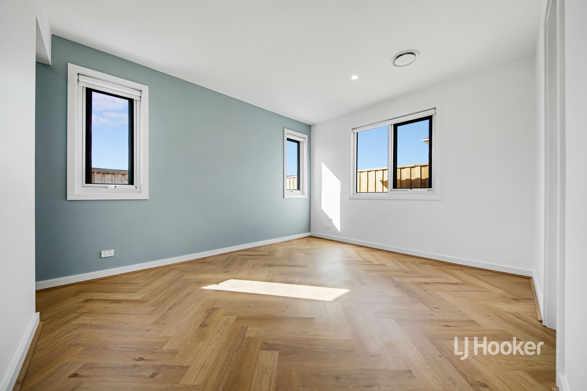 27 Rosedale Circuit — photo 11 of 21