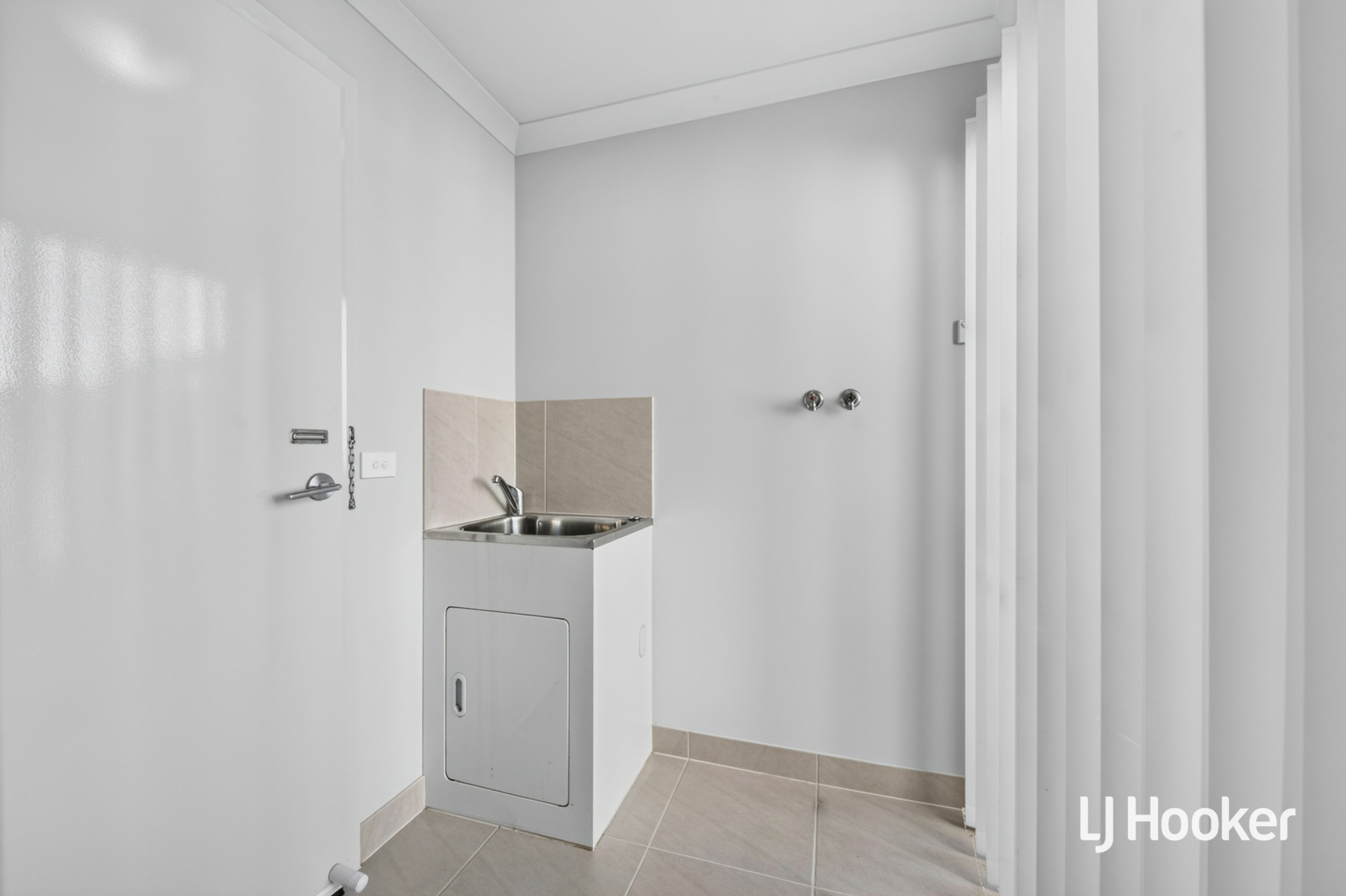 7 Nassella Close — photo 12 of 13