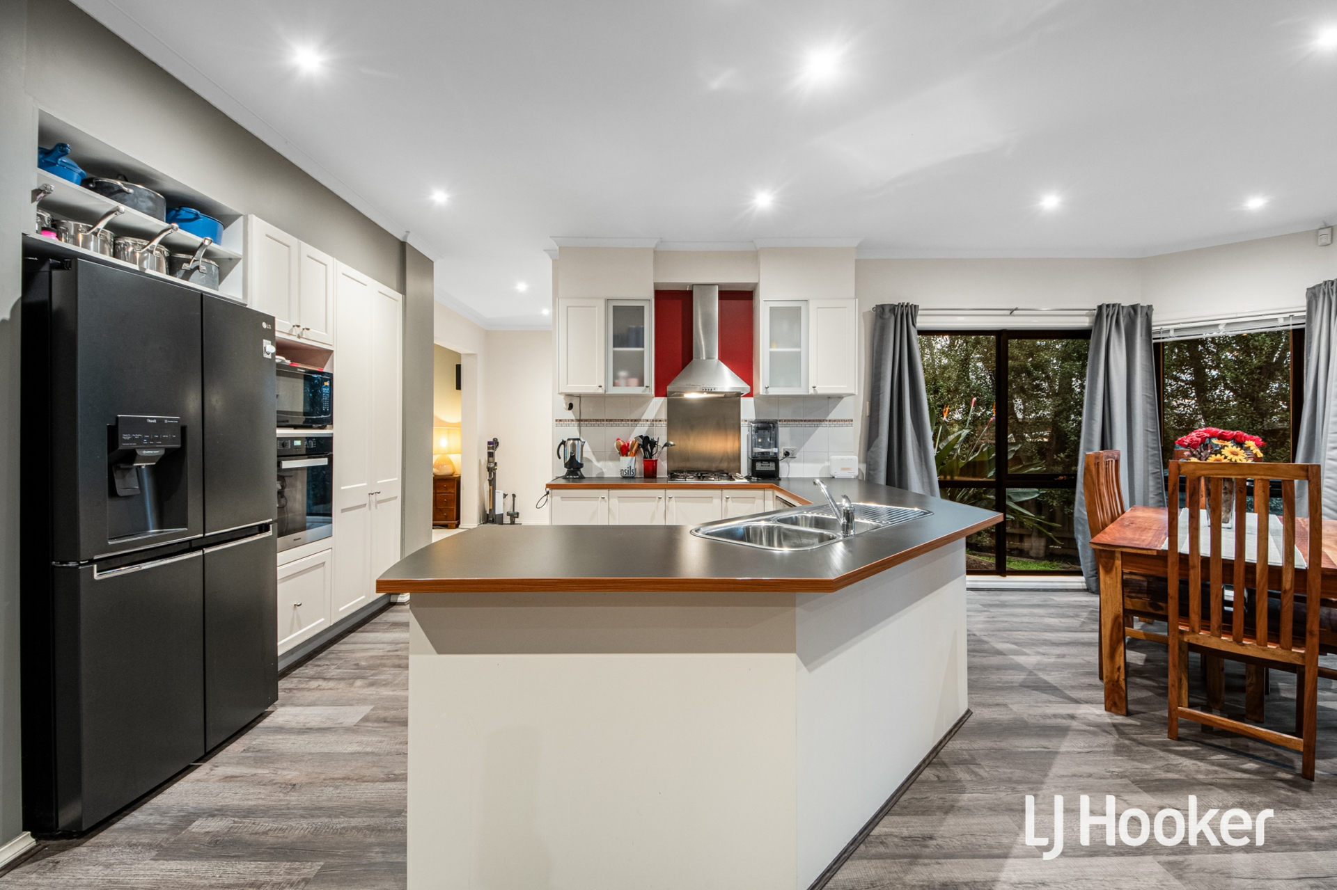 28 Lincolnheath Boulevard — photo 4 of 27