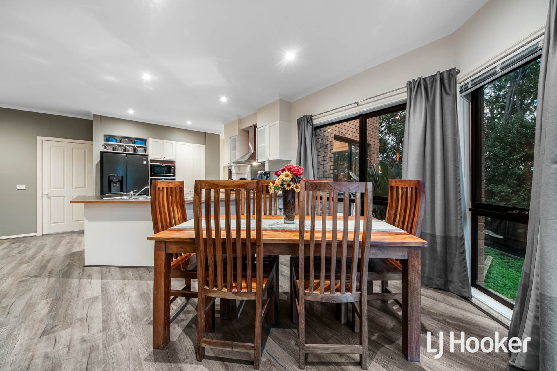 28 Lincolnheath Boulevard — photo 6 of 27