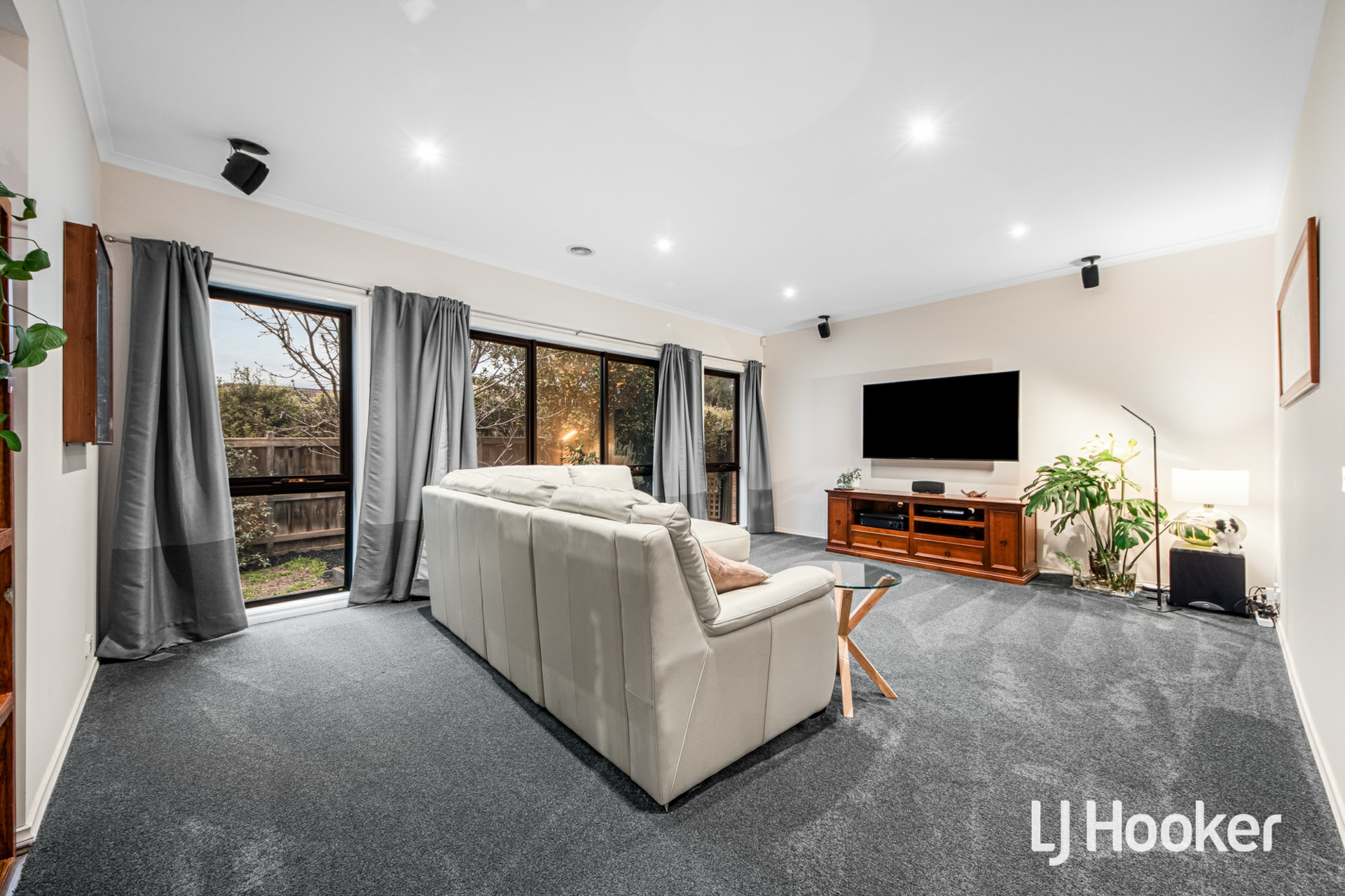 28 Lincolnheath Boulevard — photo 8 of 27
