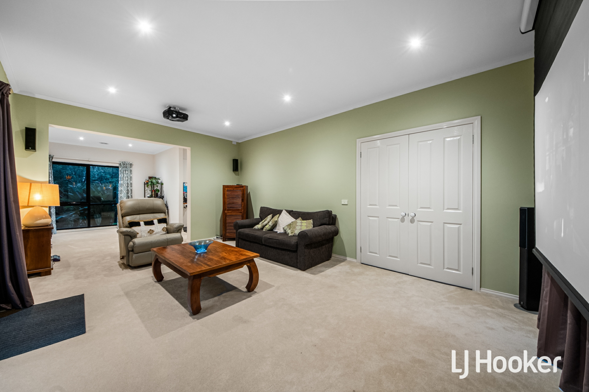 28 Lincolnheath Boulevard — photo 9 of 27