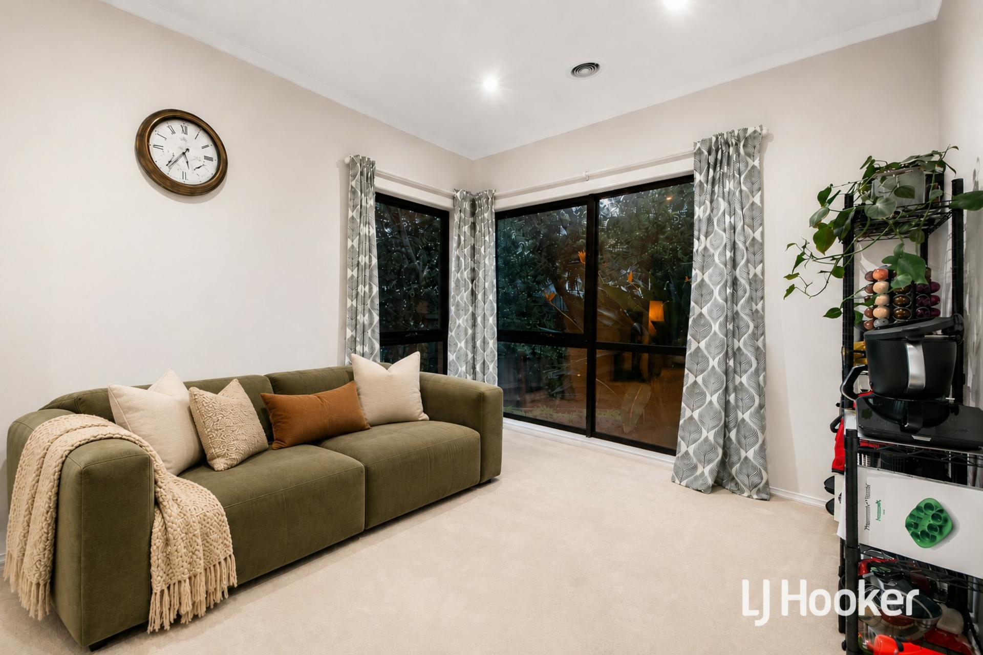 28 Lincolnheath Boulevard — photo 11 of 27