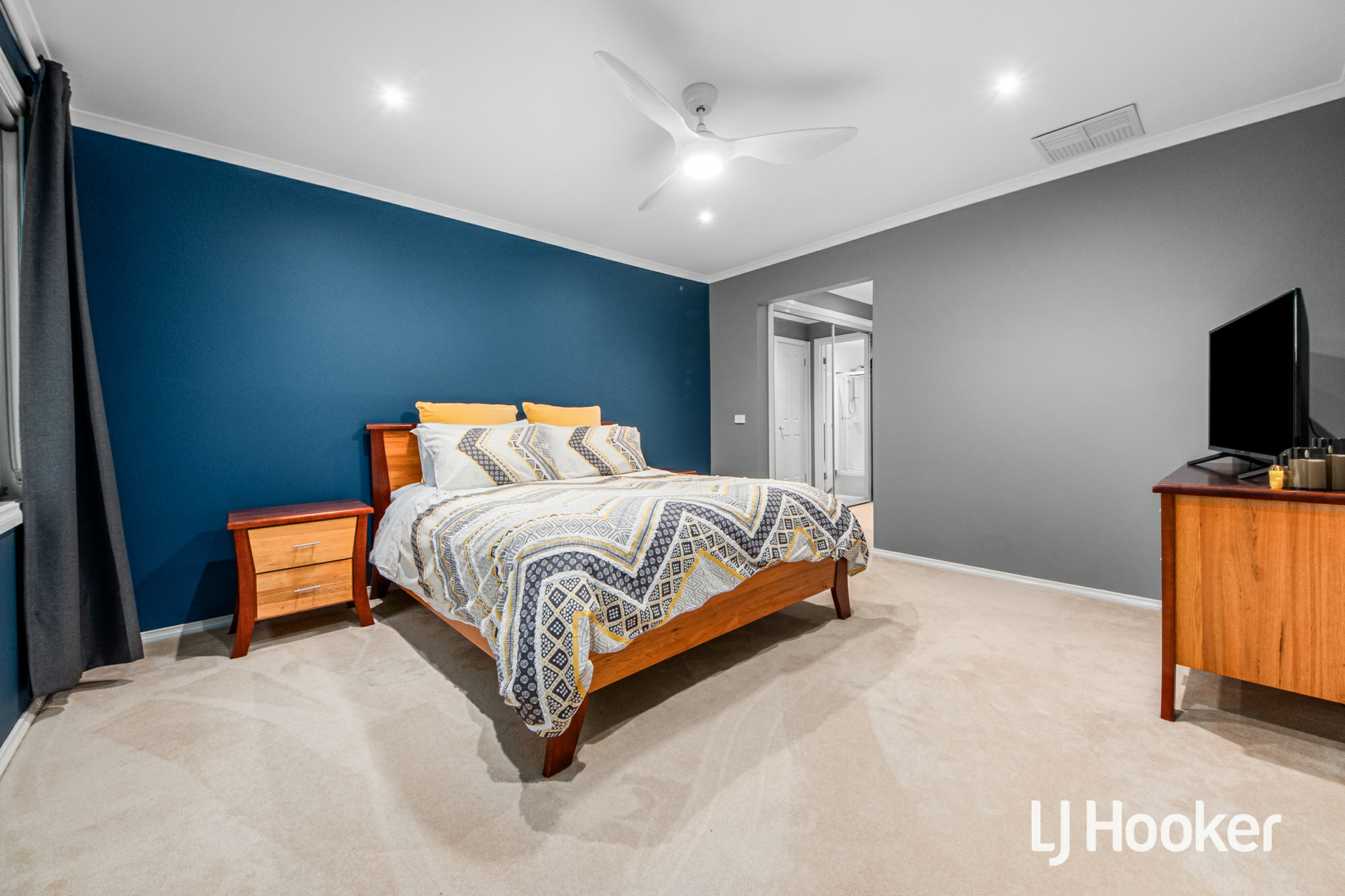 28 Lincolnheath Boulevard — photo 13 of 27