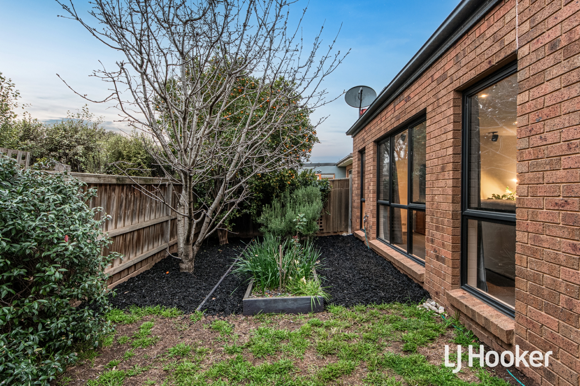28 Lincolnheath Boulevard — photo 22 of 27