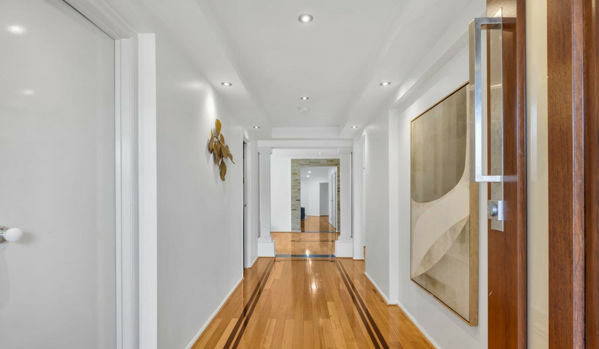 5 Lynbridge Crescent — photo 3 of 28