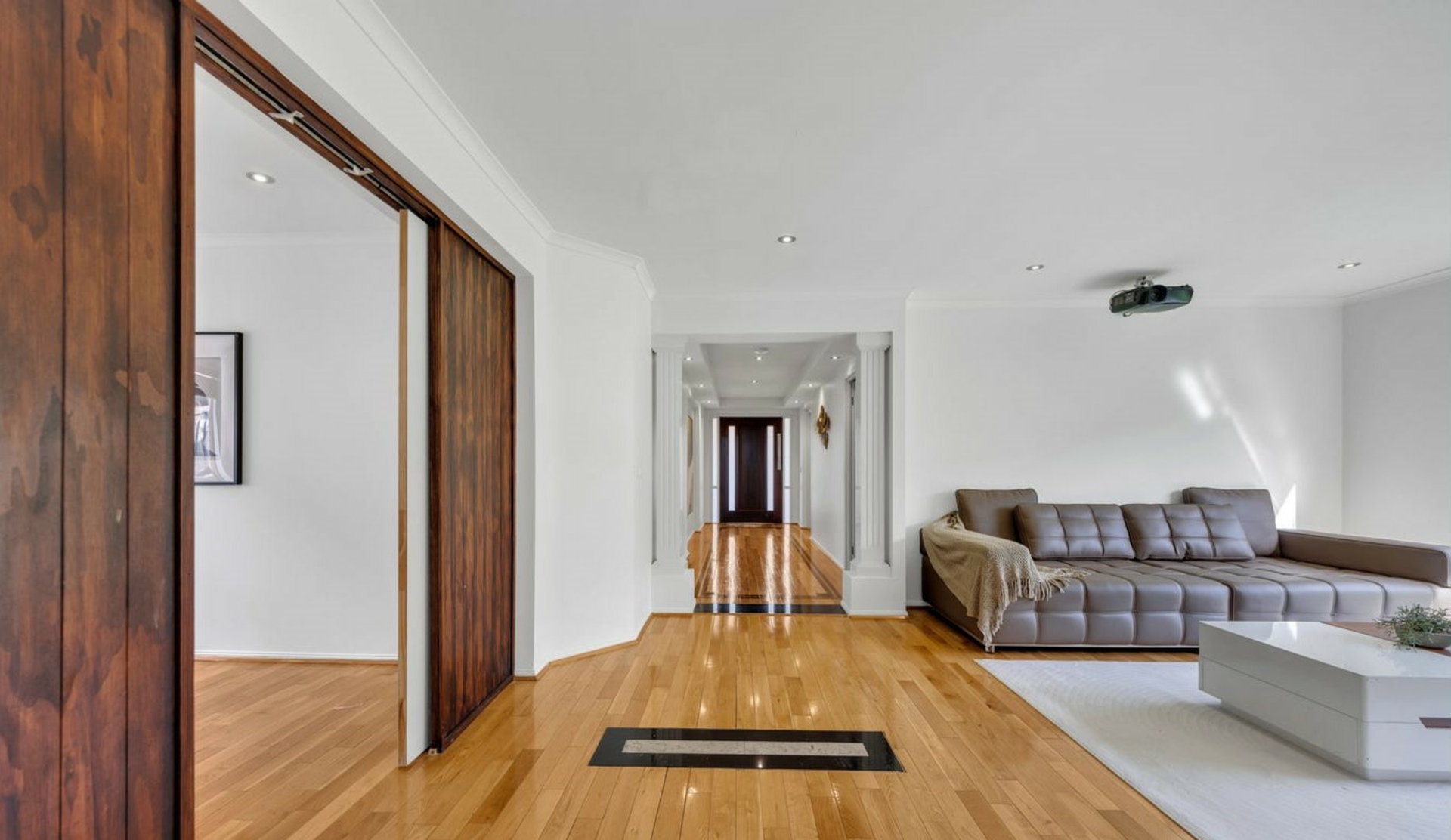 5 Lynbridge Crescent — photo 6 of 28