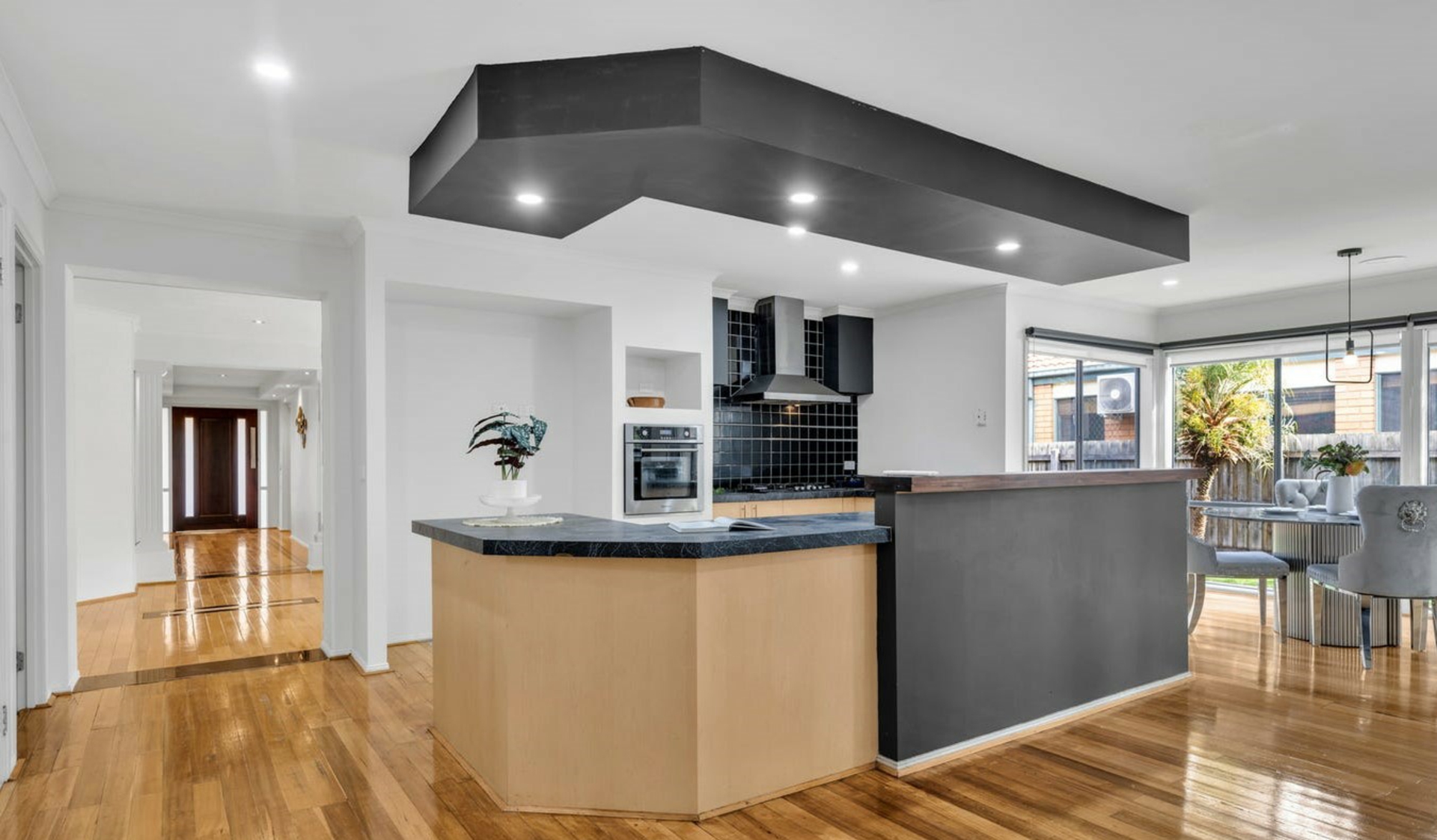 5 Lynbridge Crescent — photo 9 of 28