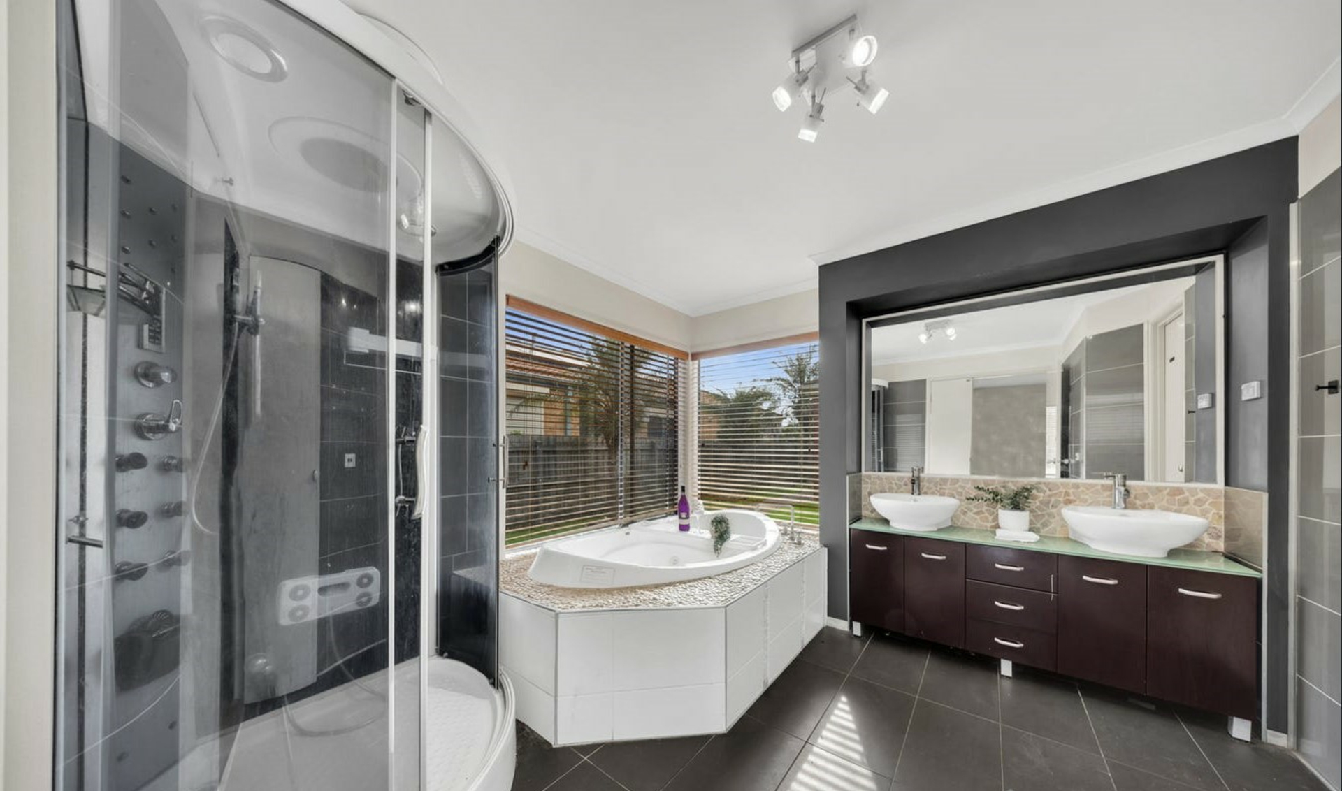 5 Lynbridge Crescent — photo 20 of 28