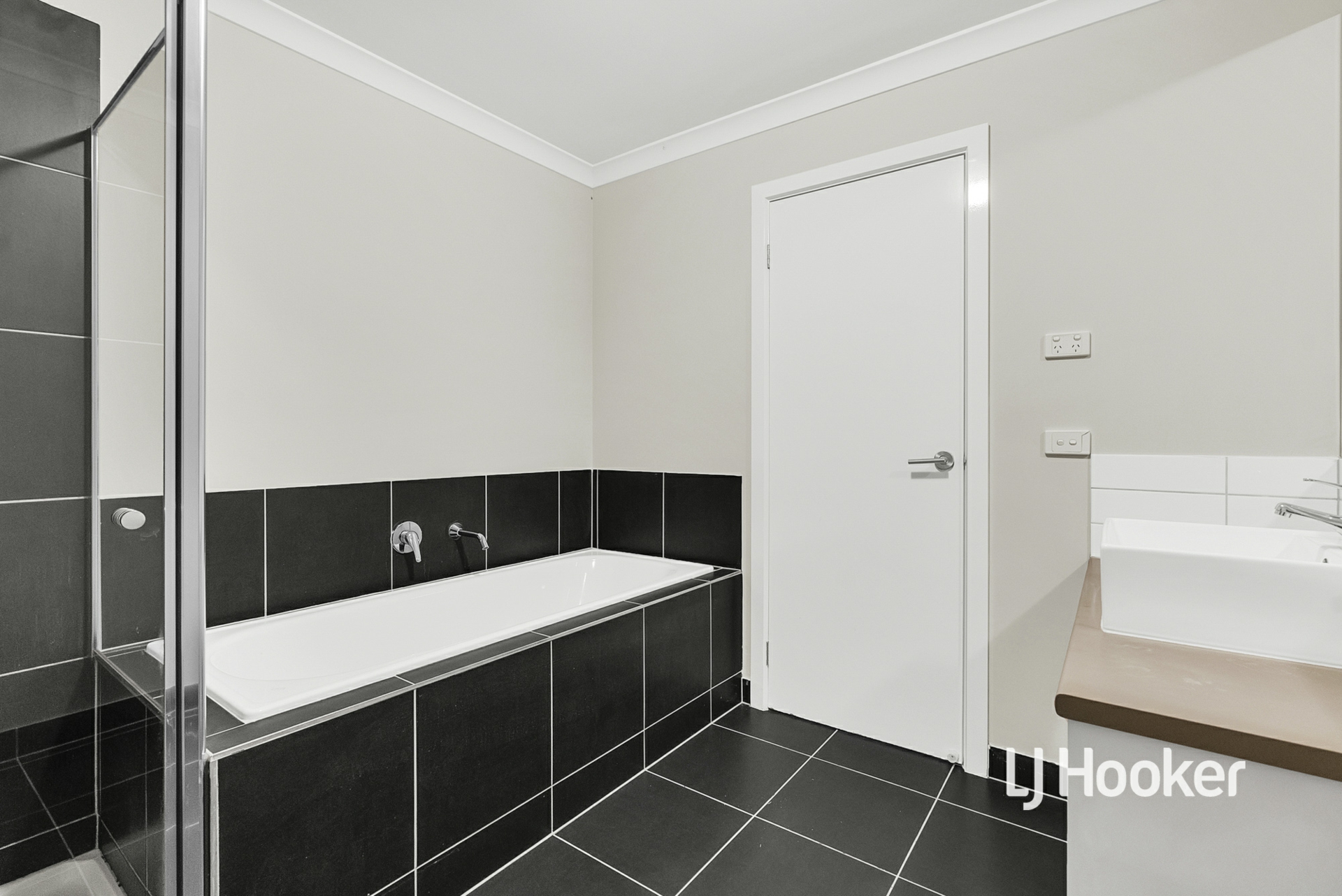 3 Queenie Way — photo 11 of 13