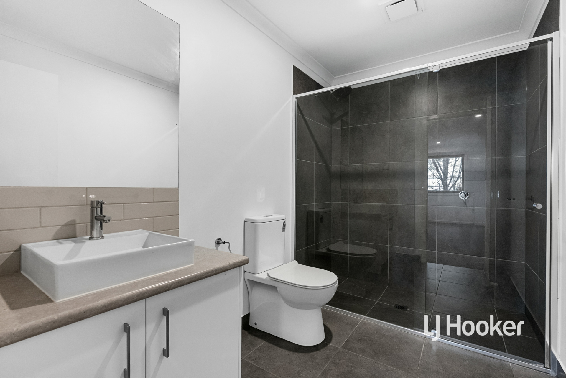 84 Station Street — photo 3 of 14