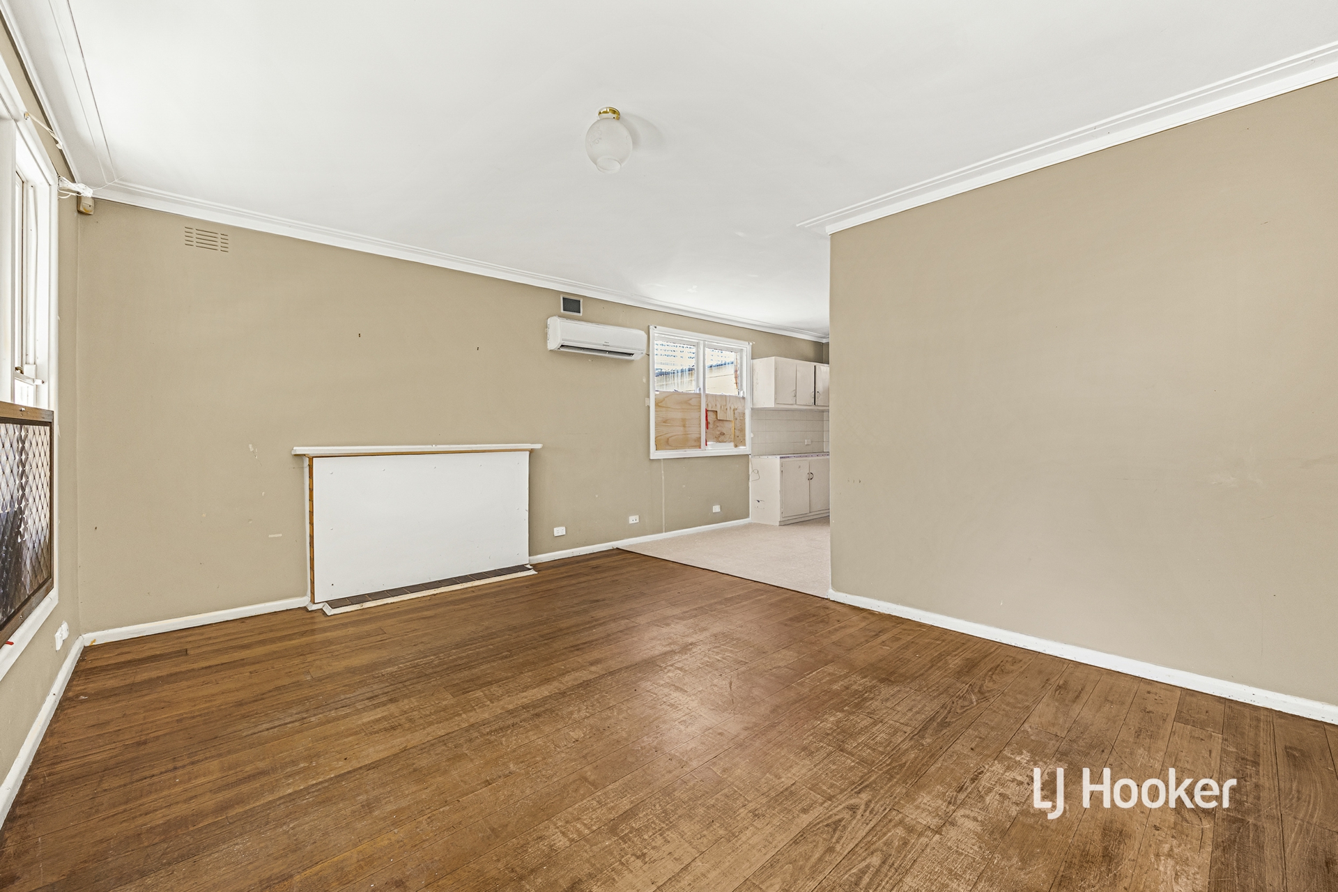 1/13 Mambourin Street — photo 3 of 12