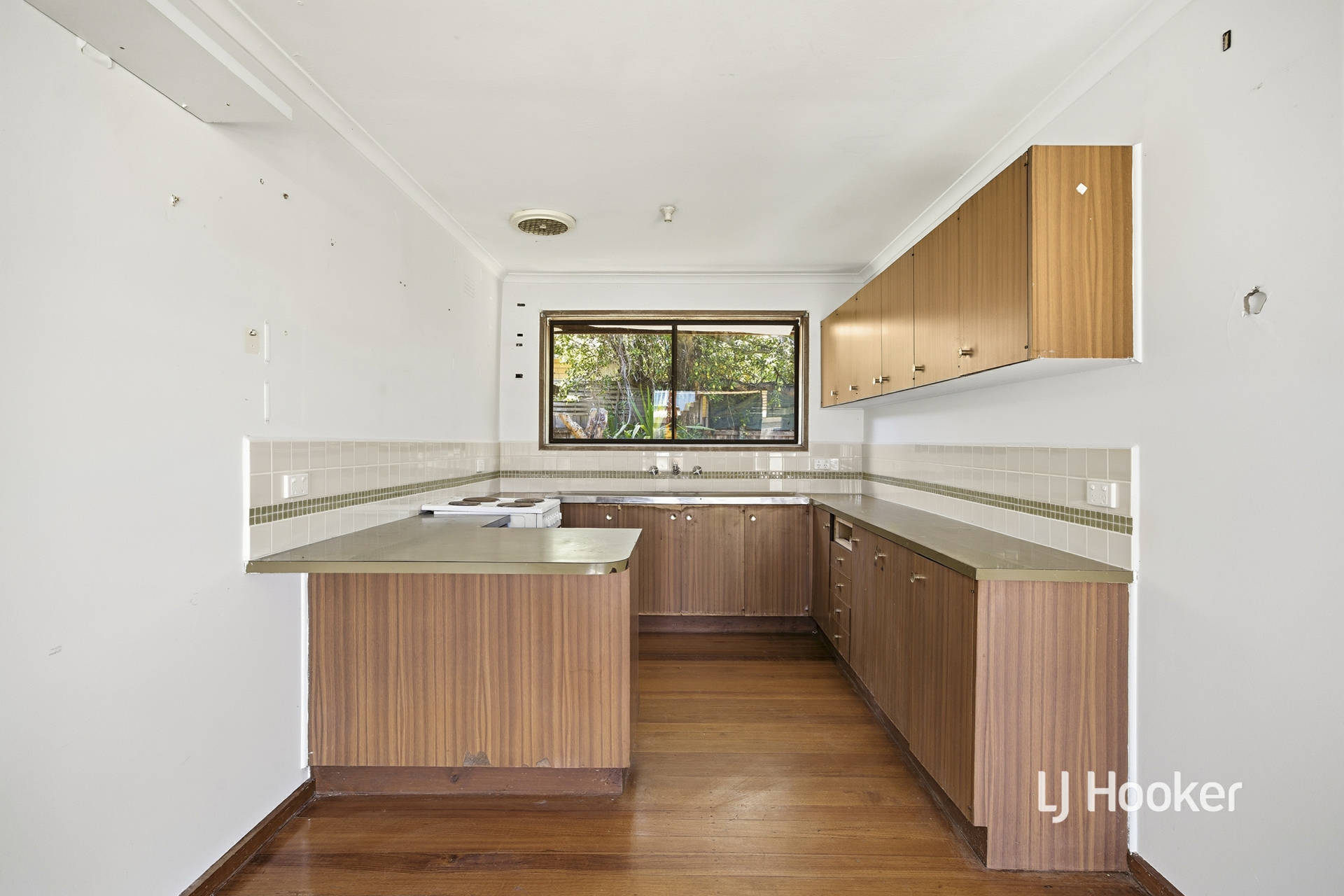 2/13 Mambourin Street — photo 2 of 10