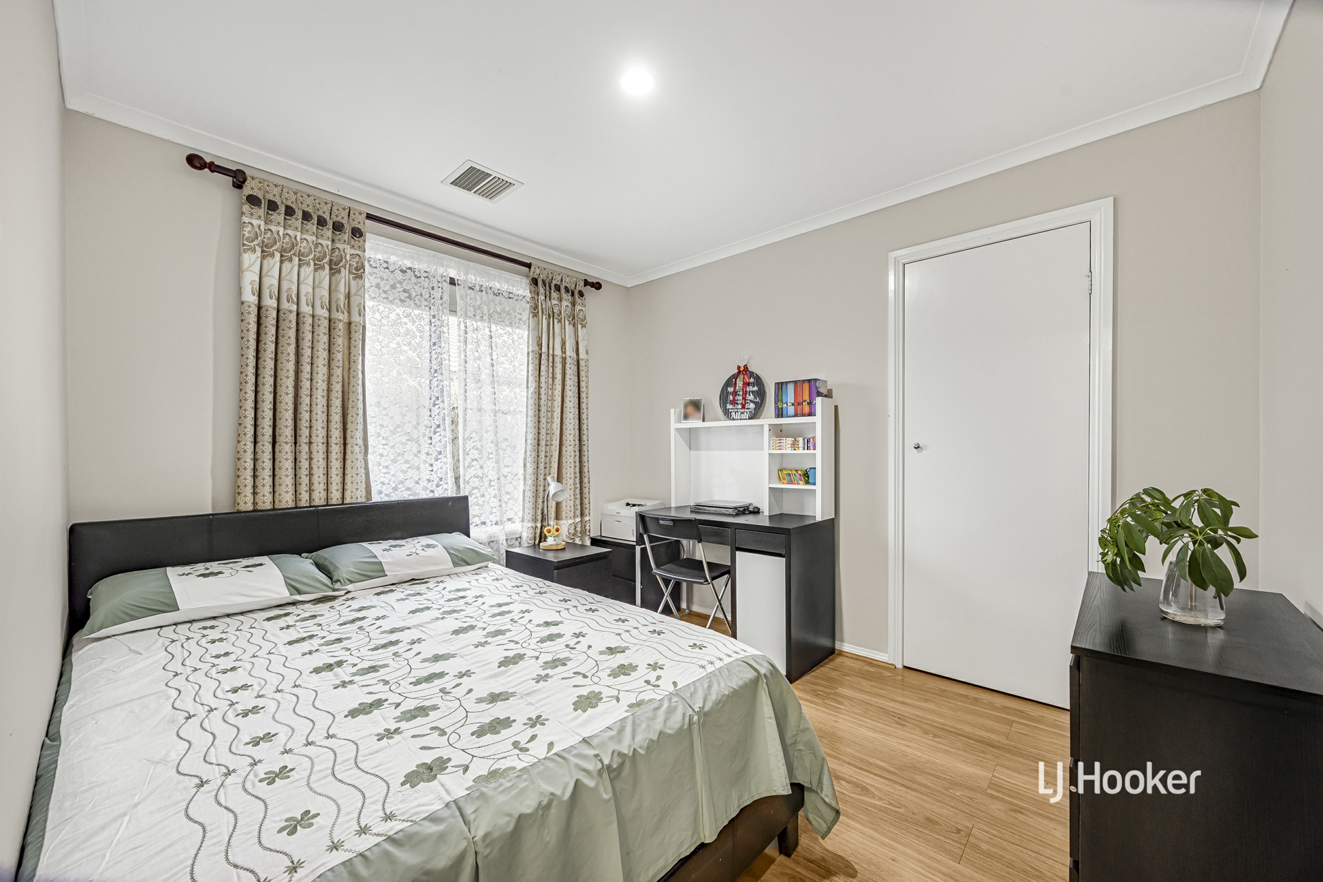 33 Dummett Avenue — photo 10 of 17