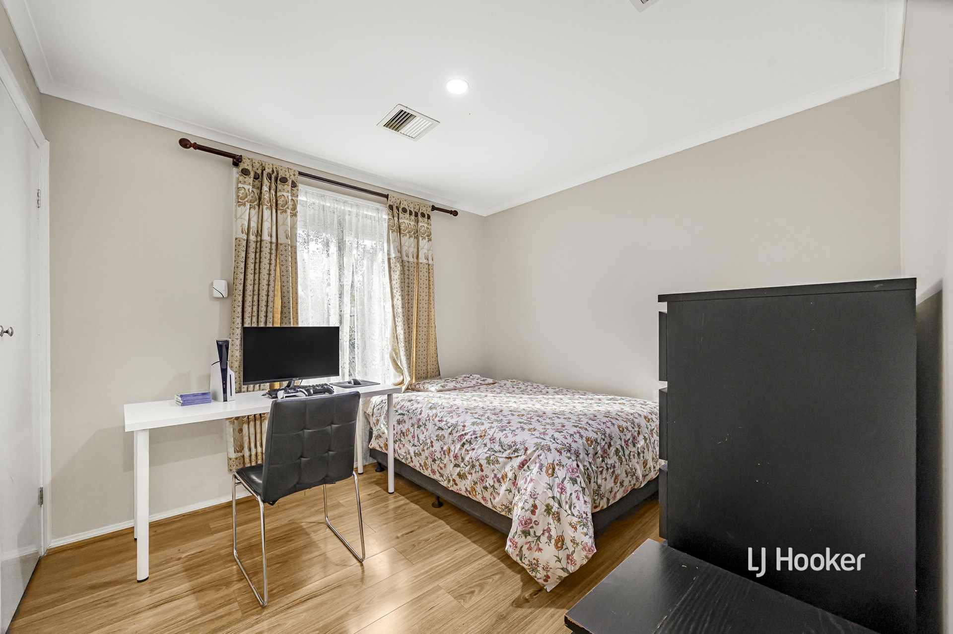 33 Dummett Avenue — photo 11 of 17