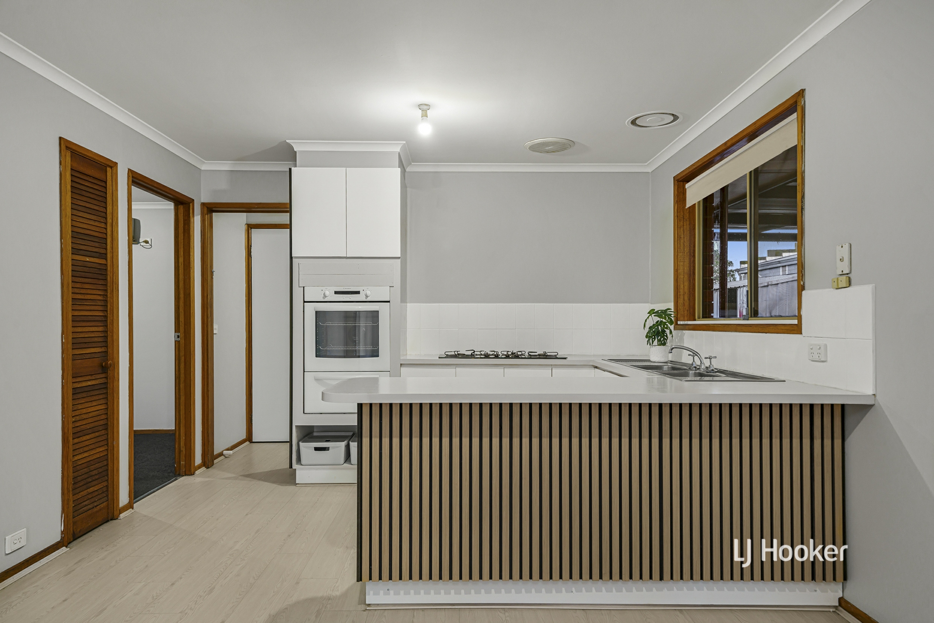 10 Intervale Drive — photo 6 of 16