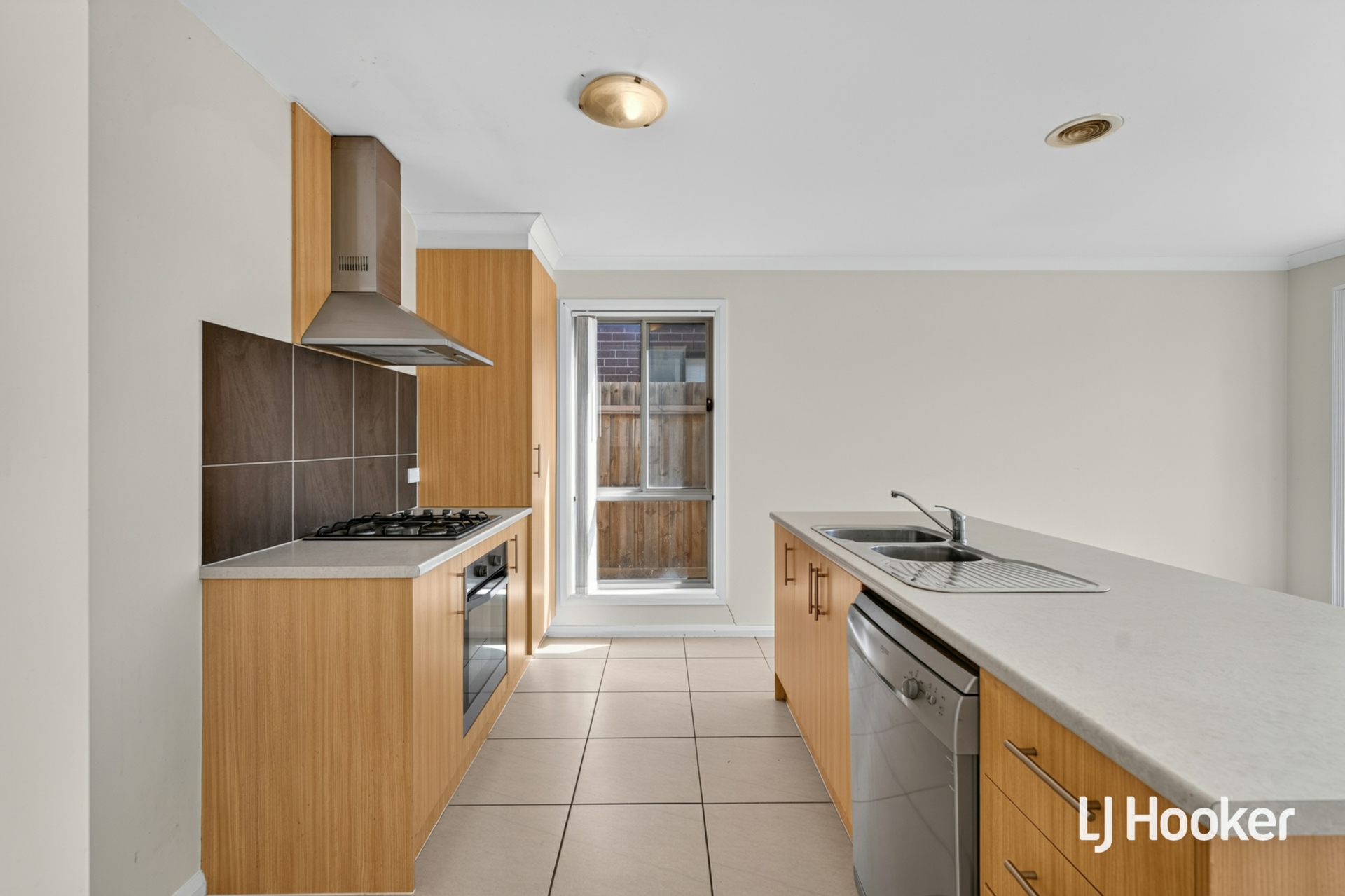 18 Fellows Street — photo 4 of 12