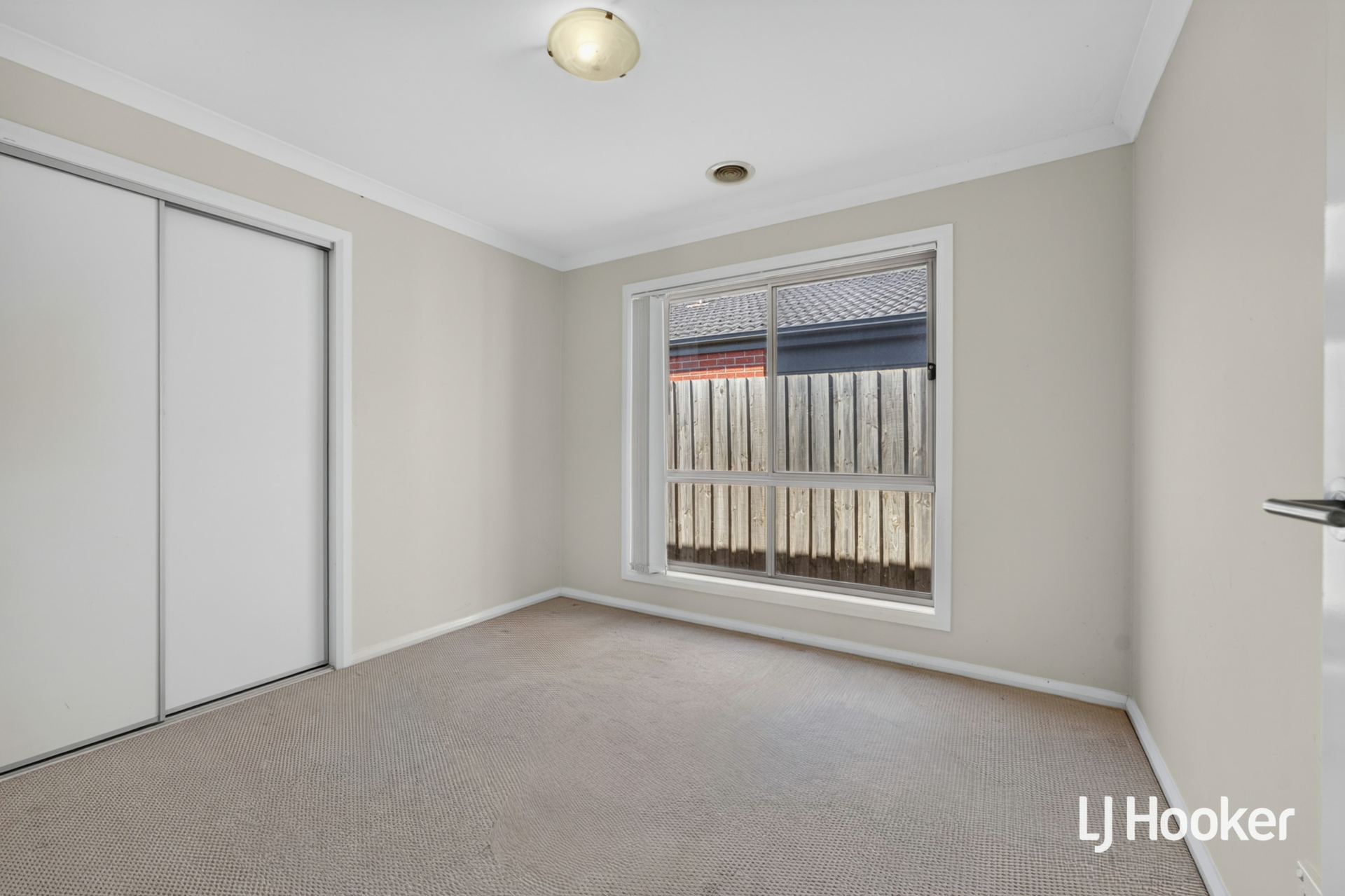 18 Fellows Street — photo 8 of 12