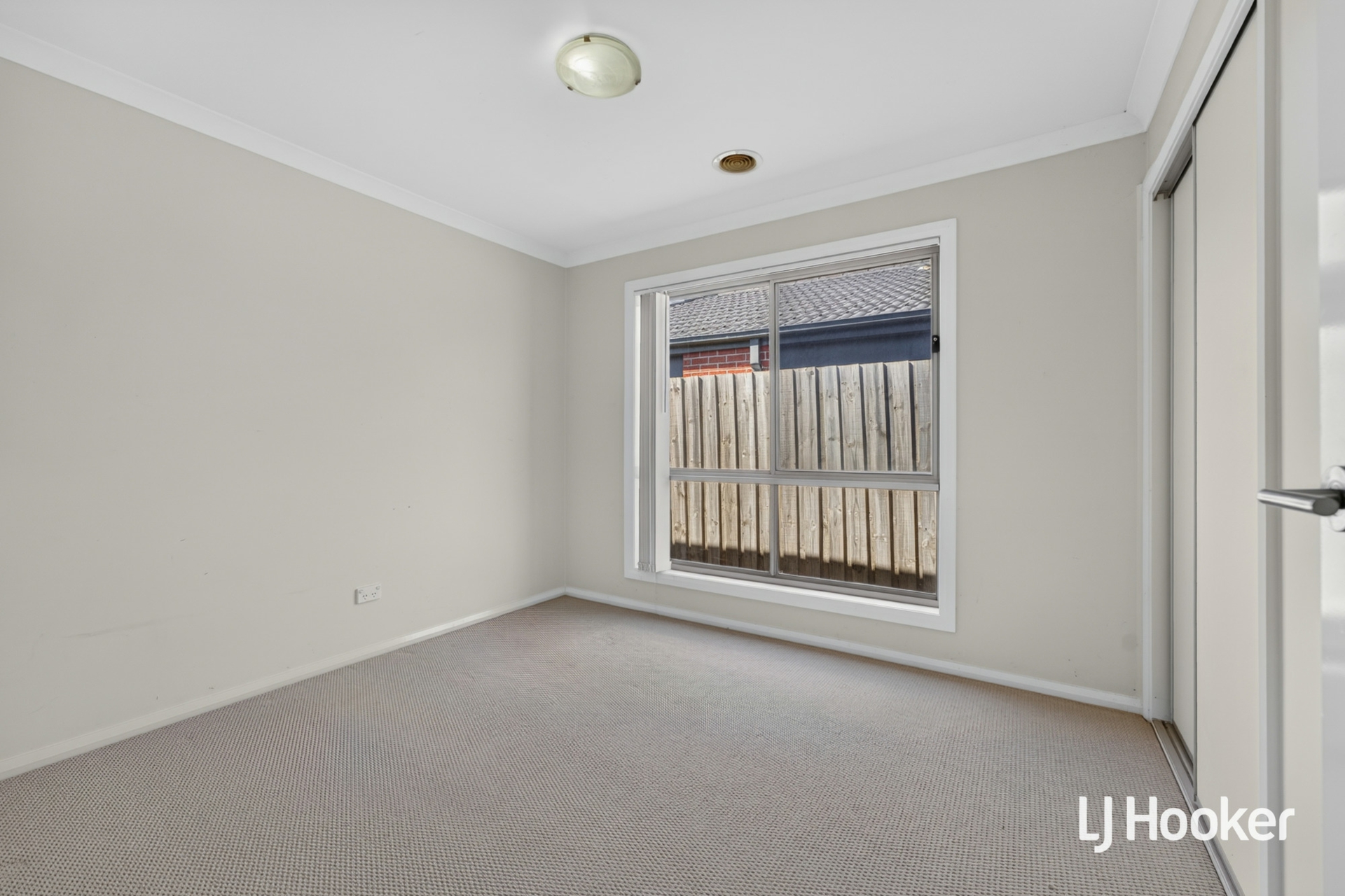 18 Fellows Street — photo 9 of 12