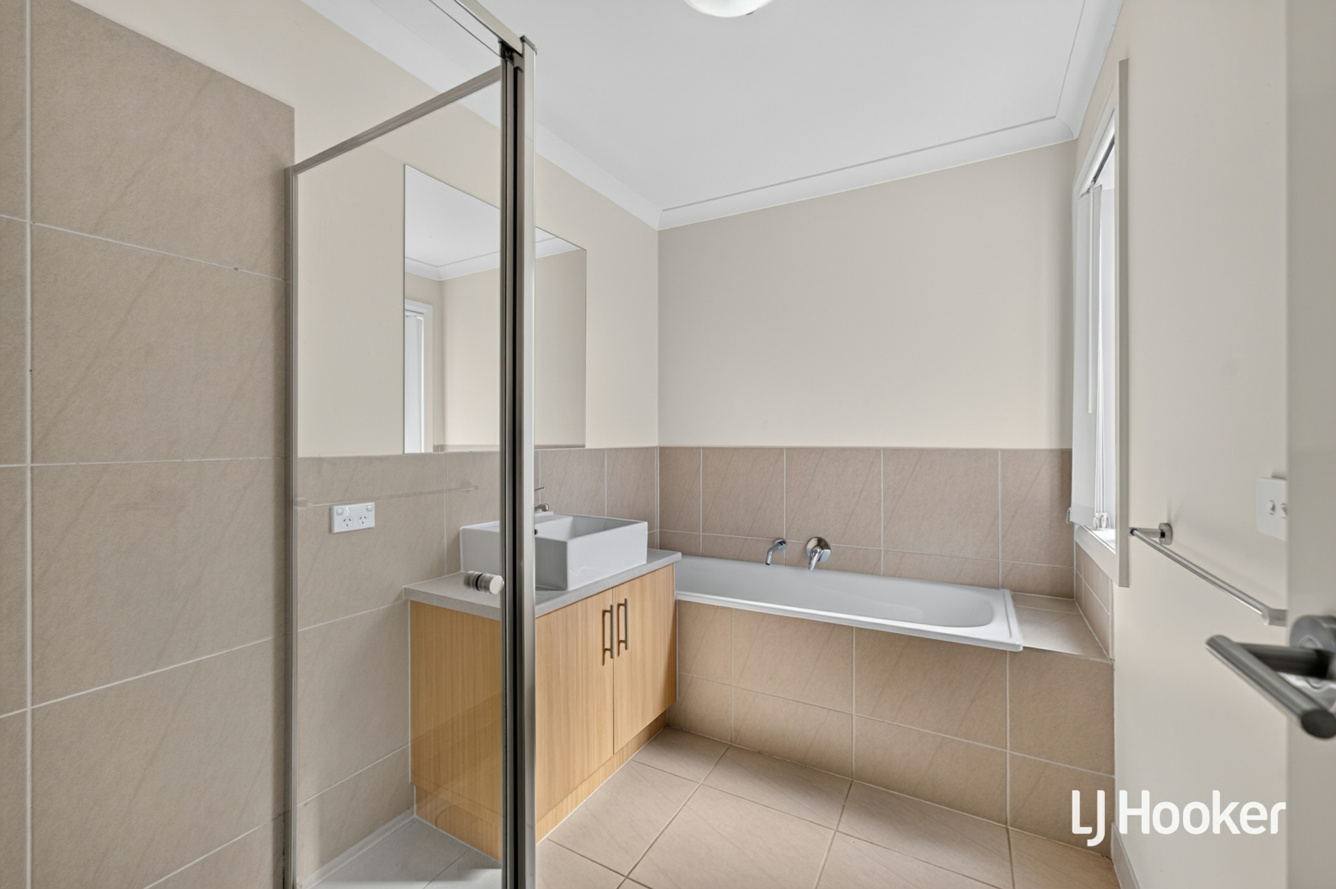 18 Fellows Street — photo 10 of 12