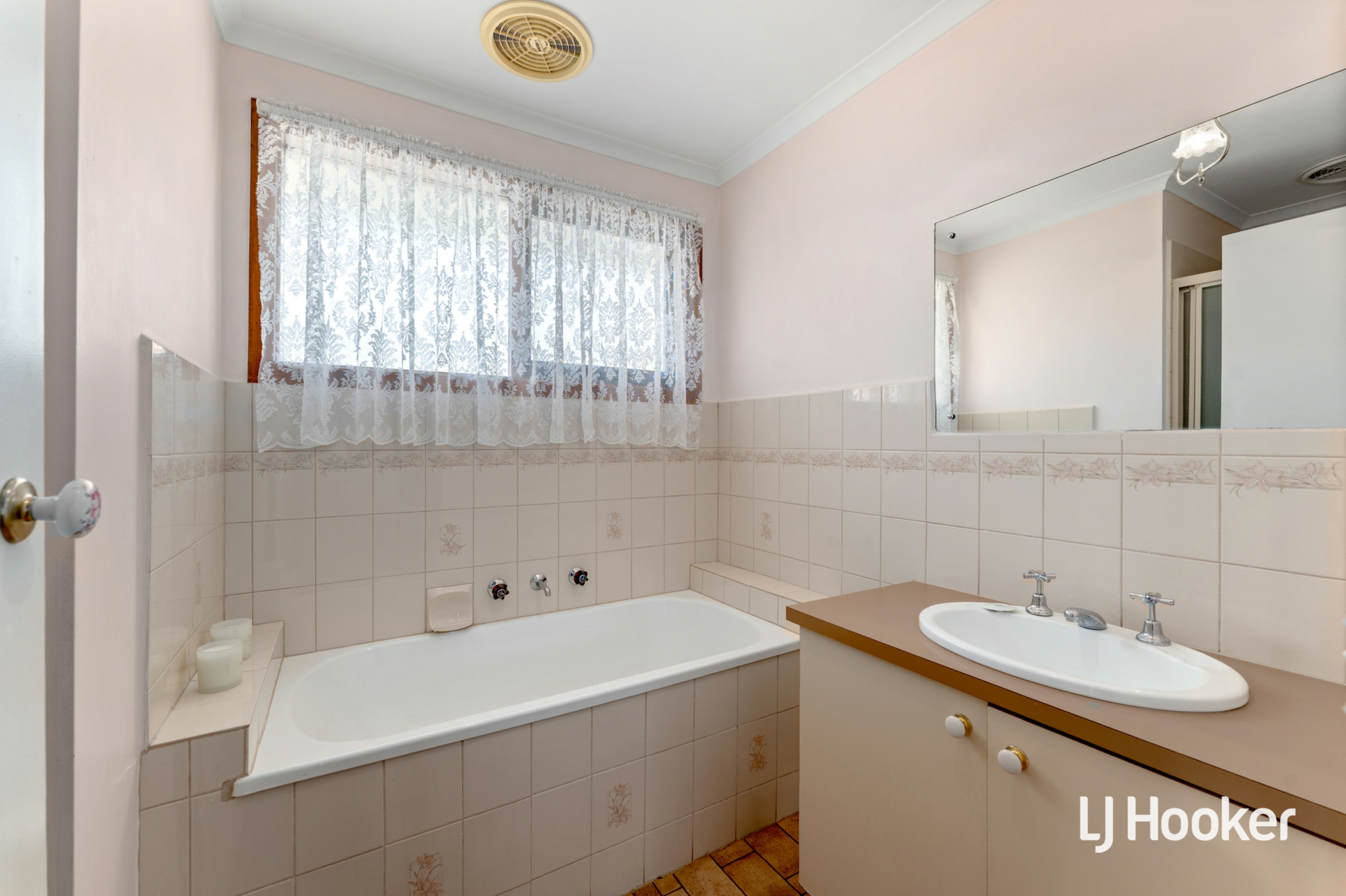 32 Bellbridge Drive — photo 11 of 15