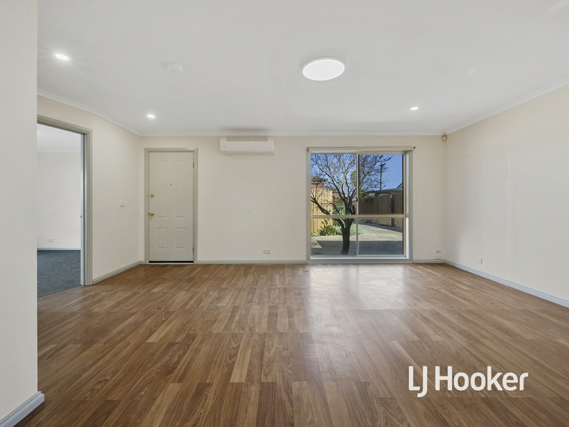 2/45 Songlark Crescent — photo 3 of 8