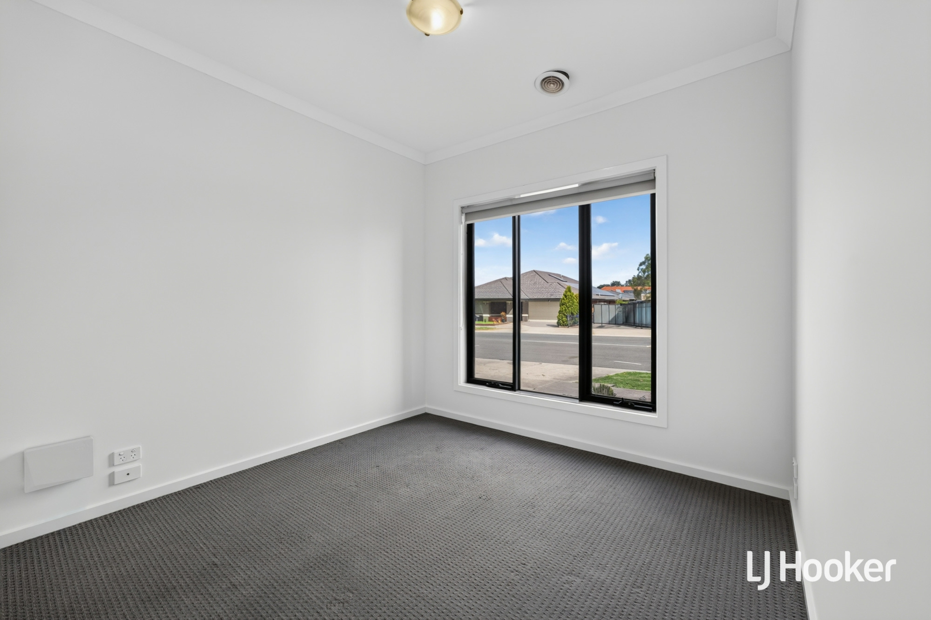 1/38 Loretta Boulevard — photo 2 of 11