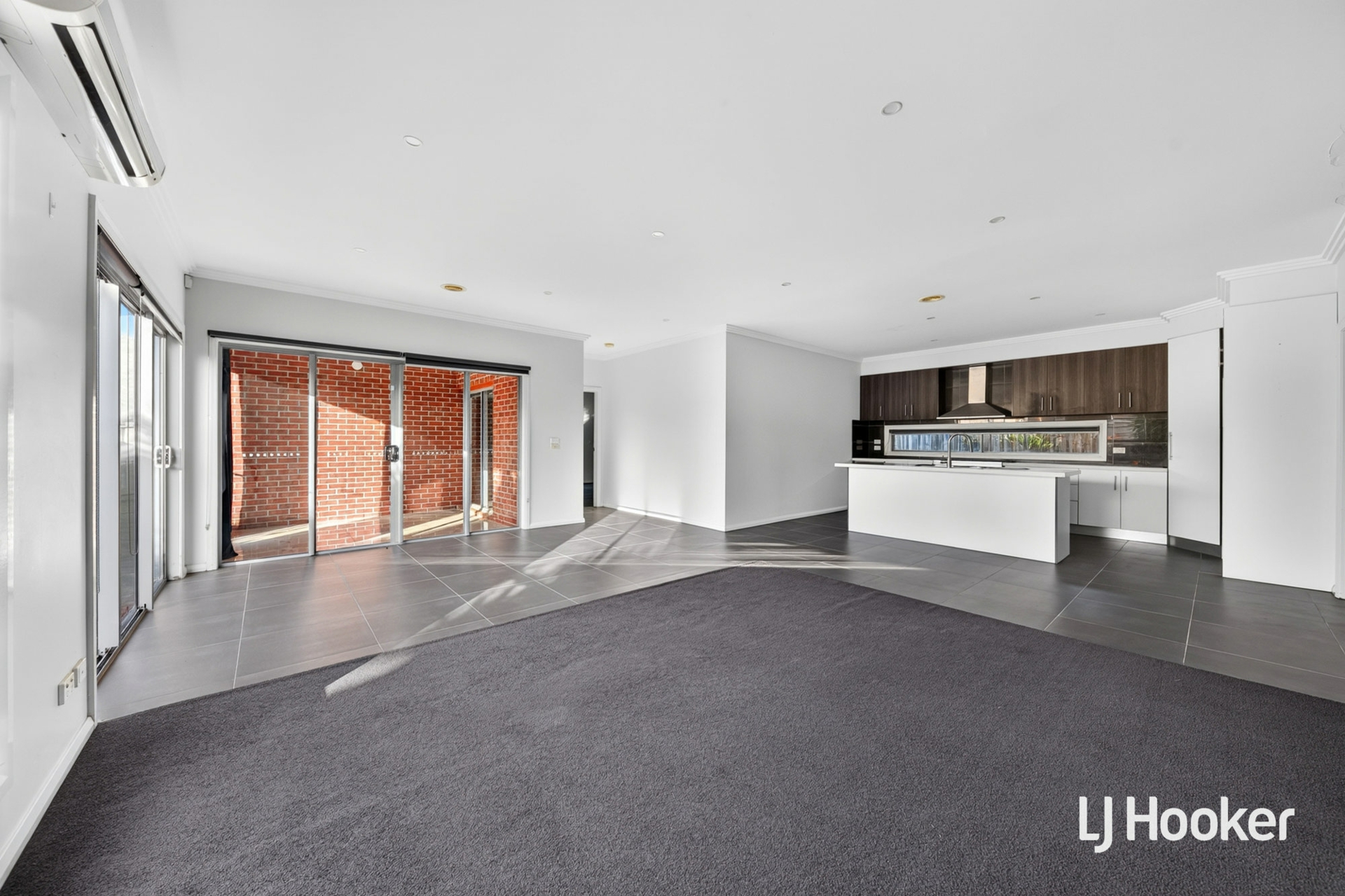 20 Sinclair Crescent — photo 7 of 17