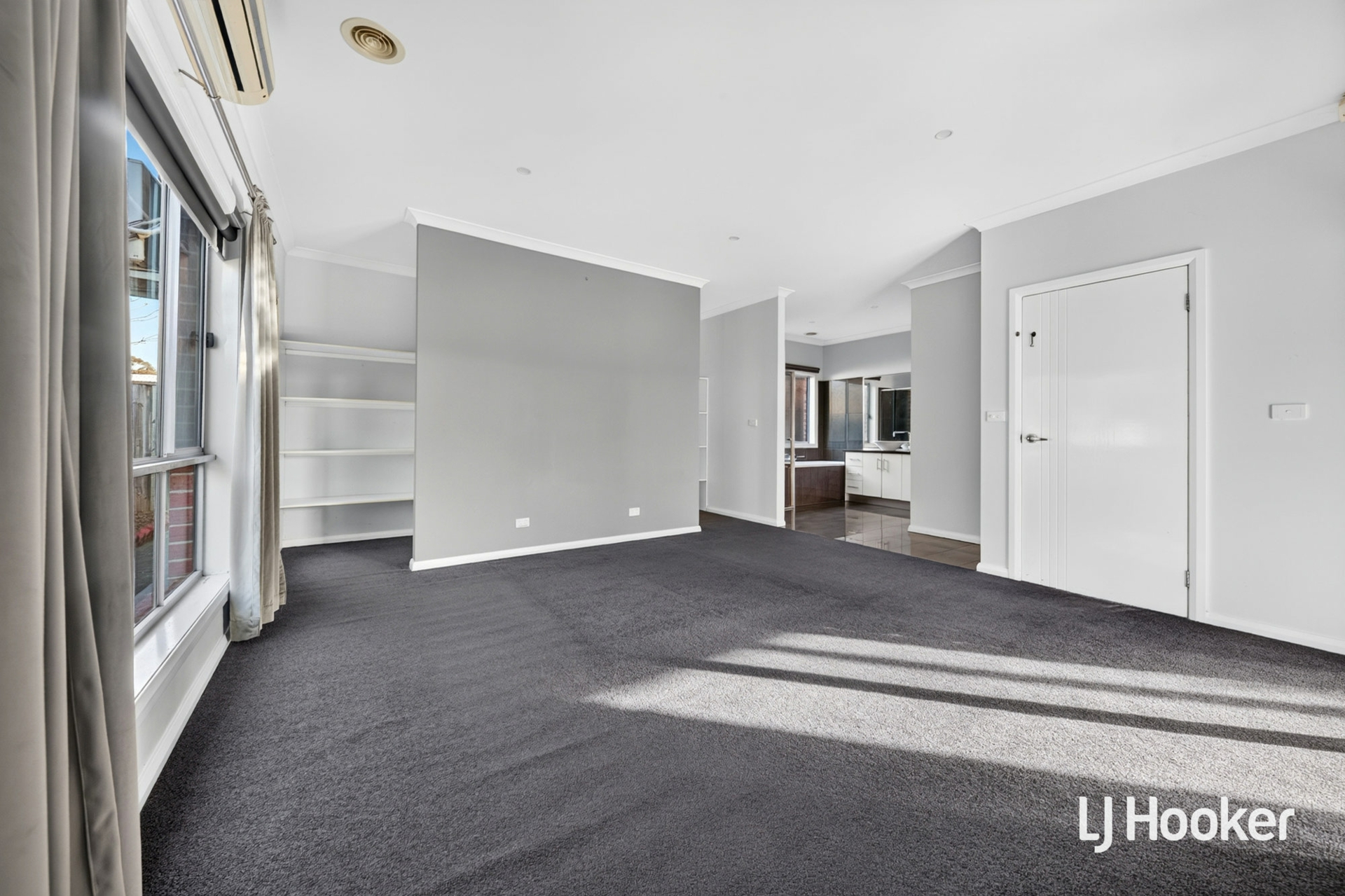 20 Sinclair Crescent — photo 12 of 17