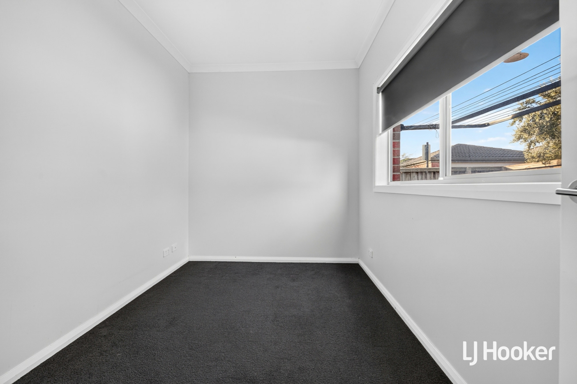20 Sinclair Crescent — photo 13 of 17
