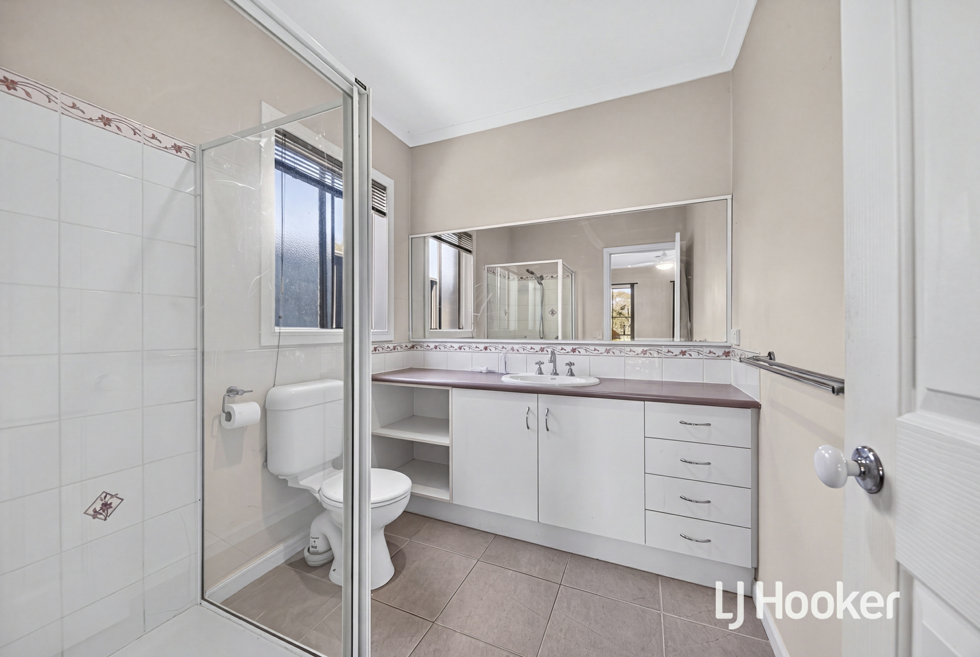 30 William McPherson Crescent — photo 4 of 14