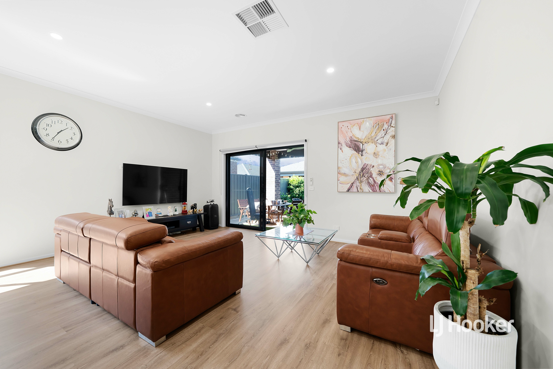 18 Maroon Street — photo 10 of 21