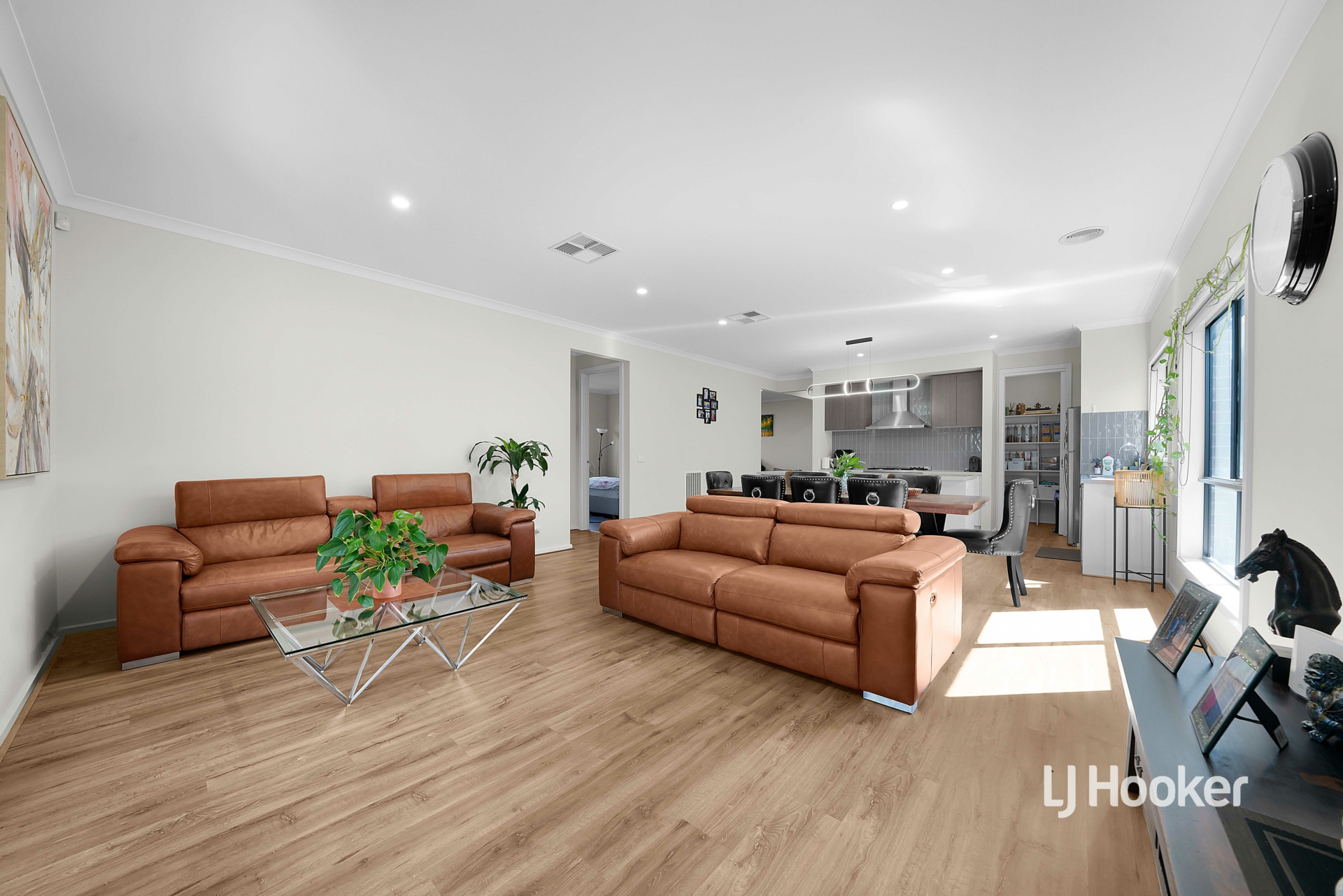 18 Maroon Street — photo 11 of 21