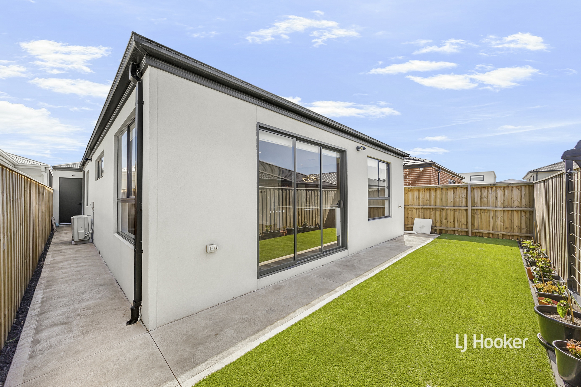 9 Hattonwall Road — photo 16 of 16