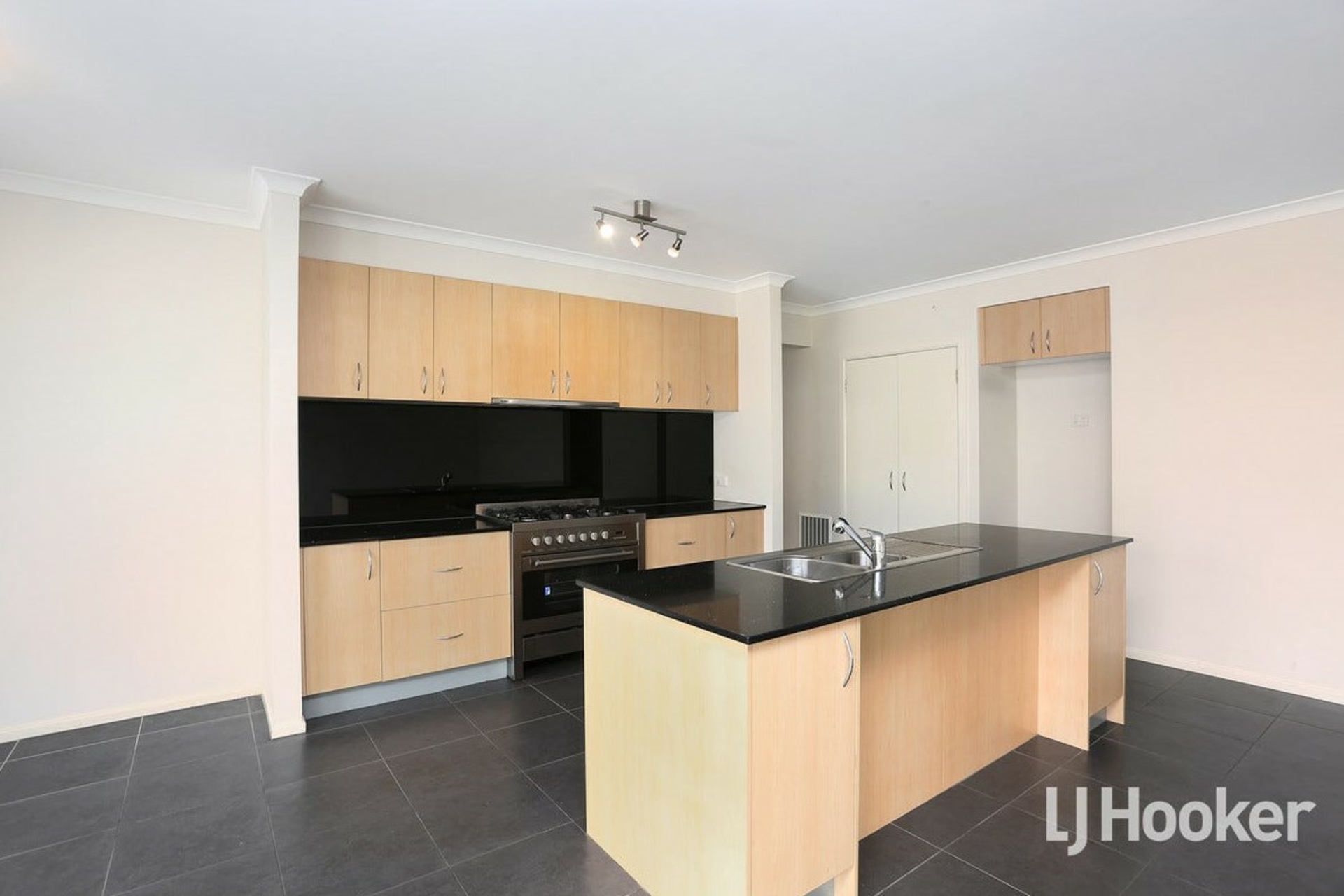 3 Cowan Parkway — photo 5 of 10