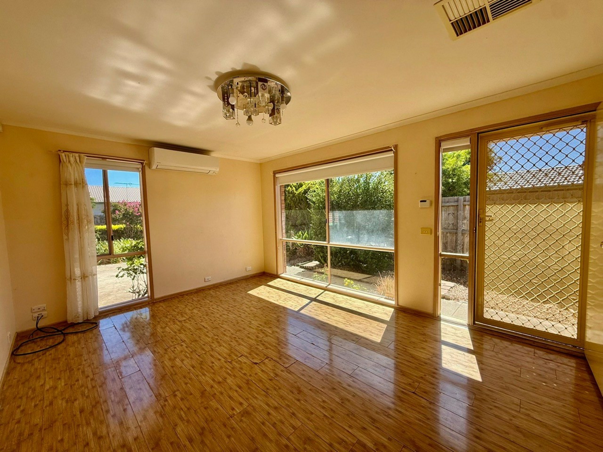 8 Macks Place — photo 2 of 9