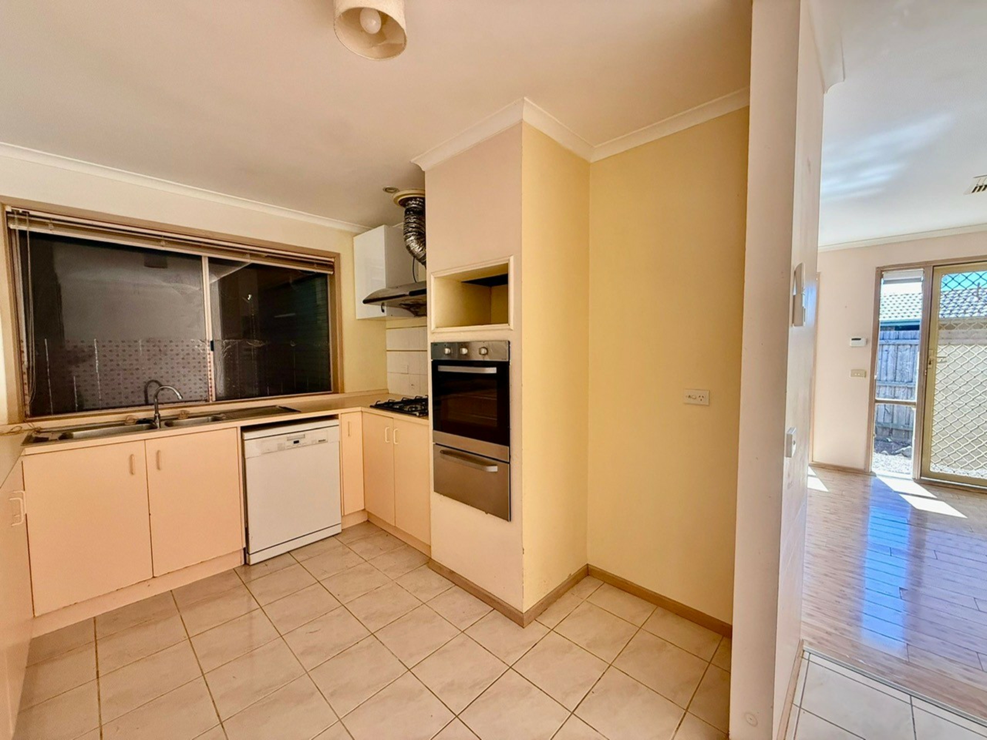 8 Macks Place — photo 3 of 9