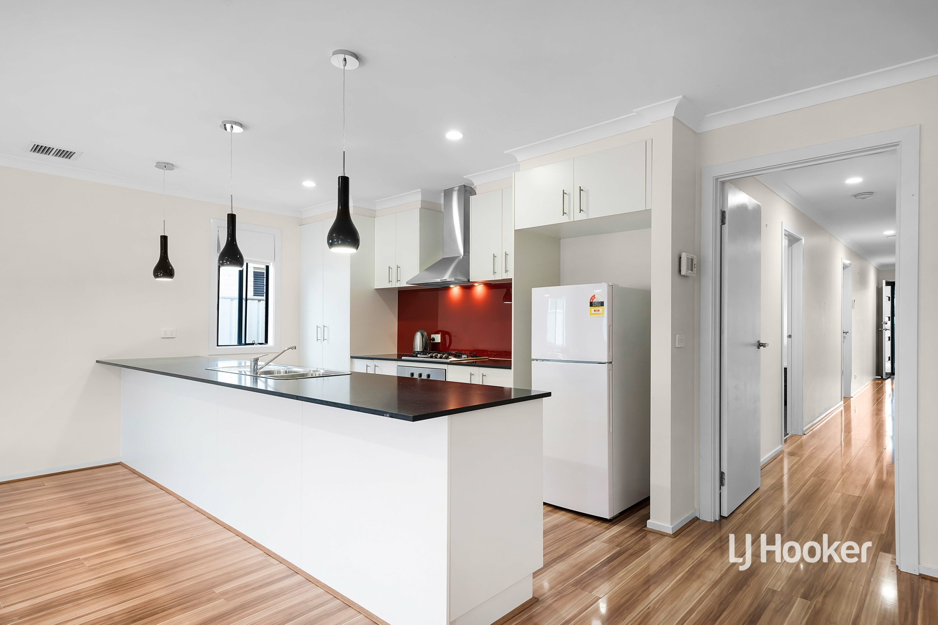 32 Parkvista Drive — photo 5 of 11