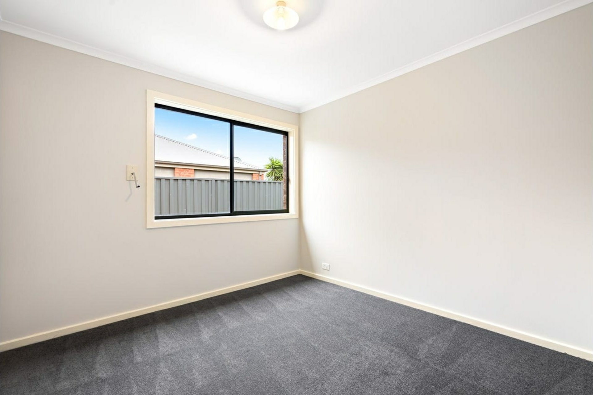 13 Weavers Street — photo 8 of 12