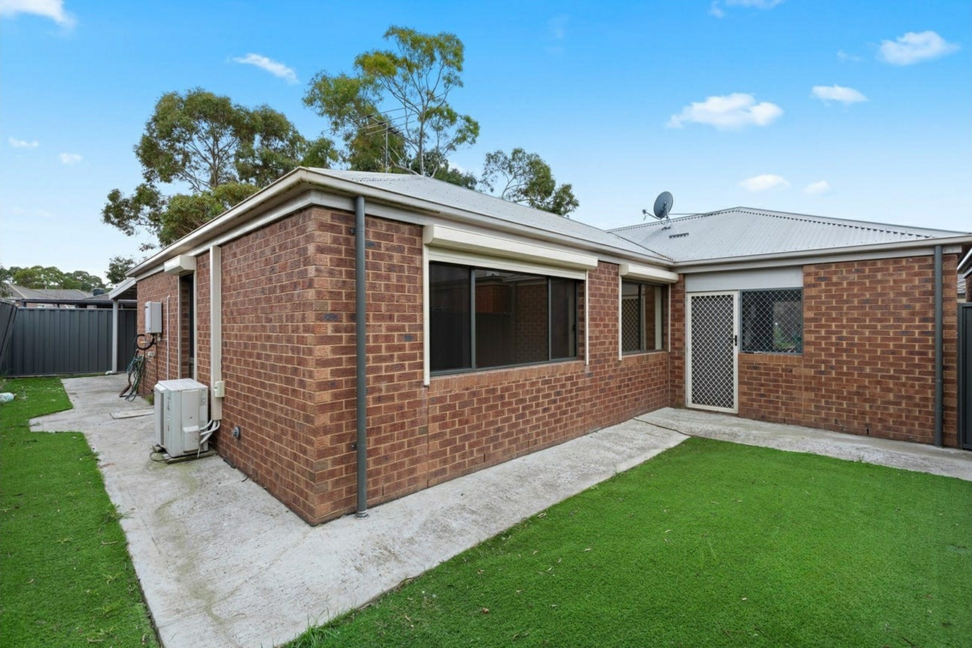 13 Weavers Street — photo 12 of 12