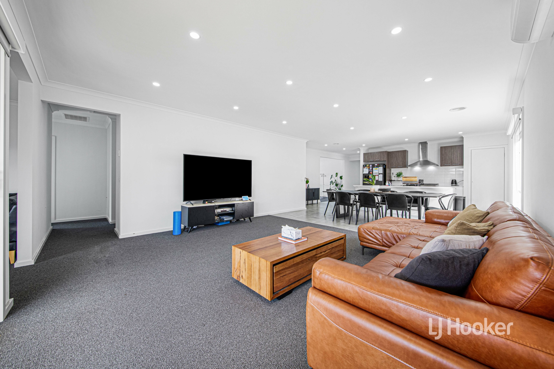 17 Laflin Avenue — photo 12 of 16