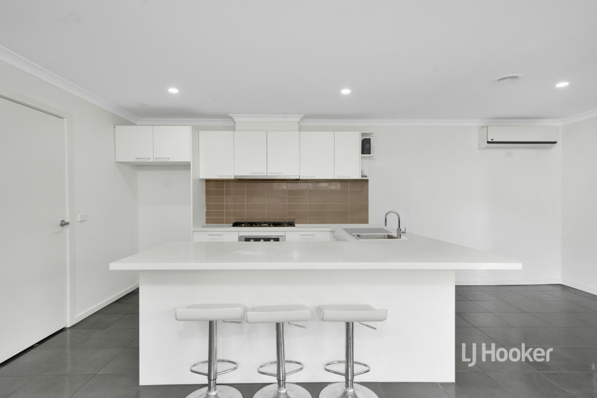 8 Mingay Close — photo 3 of 13