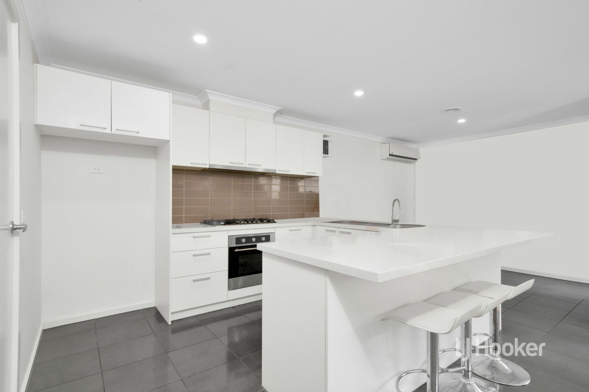8 Mingay Close — photo 4 of 13