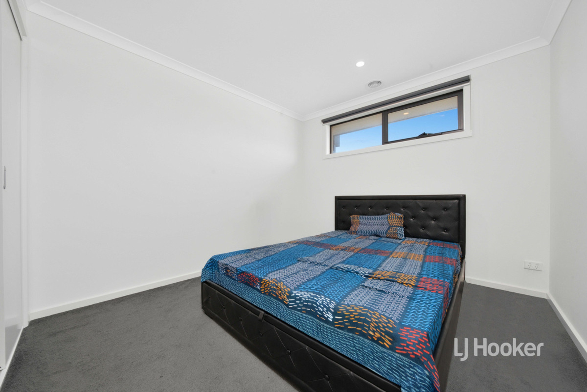 8 Mingay Close — photo 10 of 13
